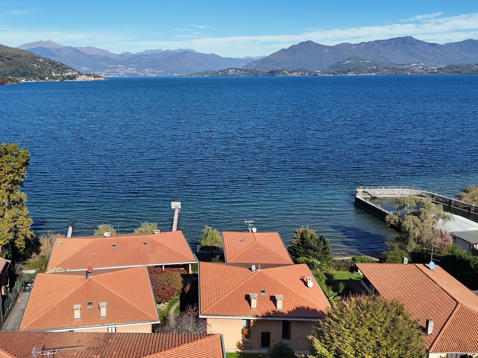 Lake access with enchanting view in Ranco