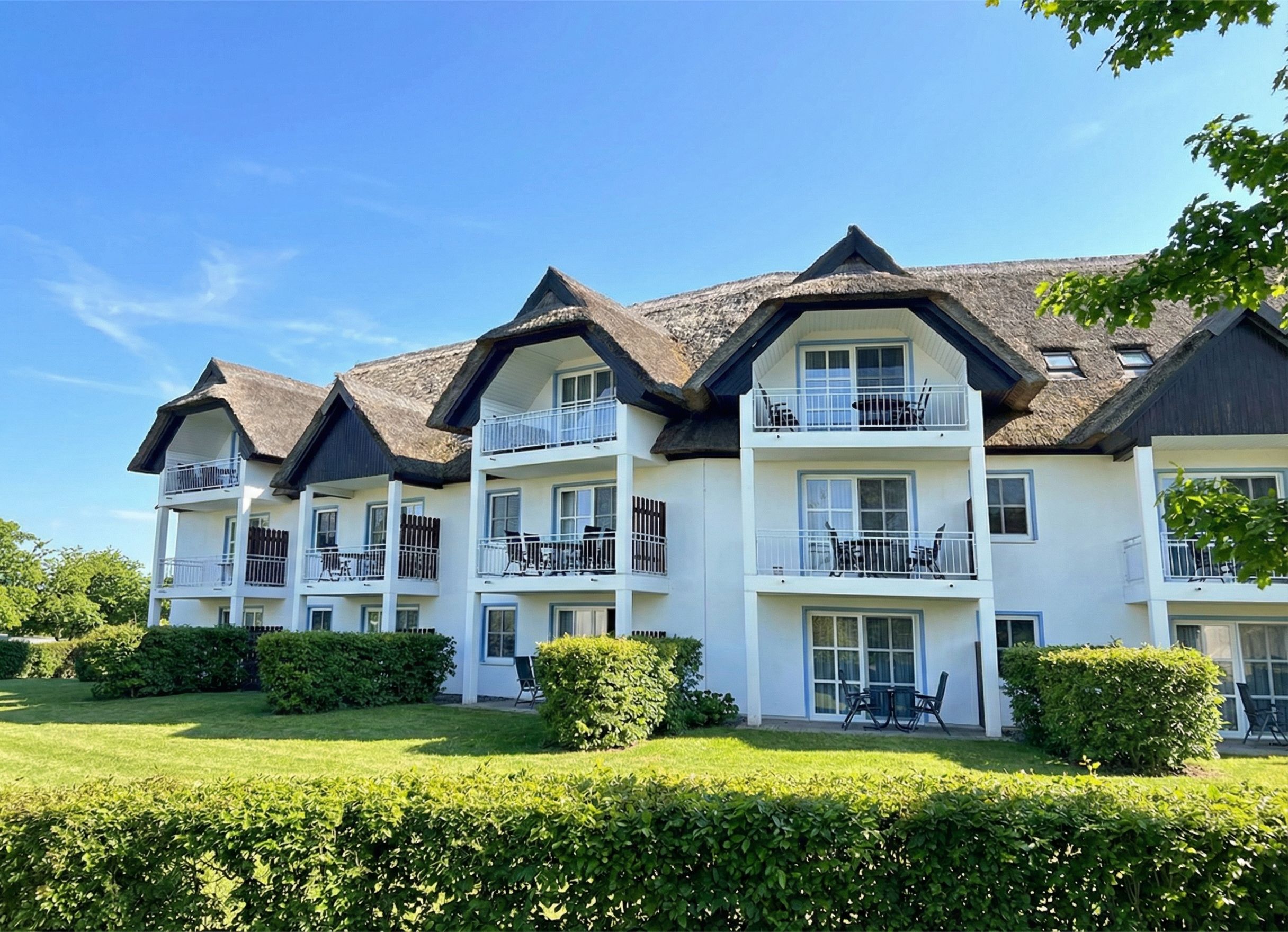 Großzügiges Appartement mit Wasserblick im Golfresort Balm
