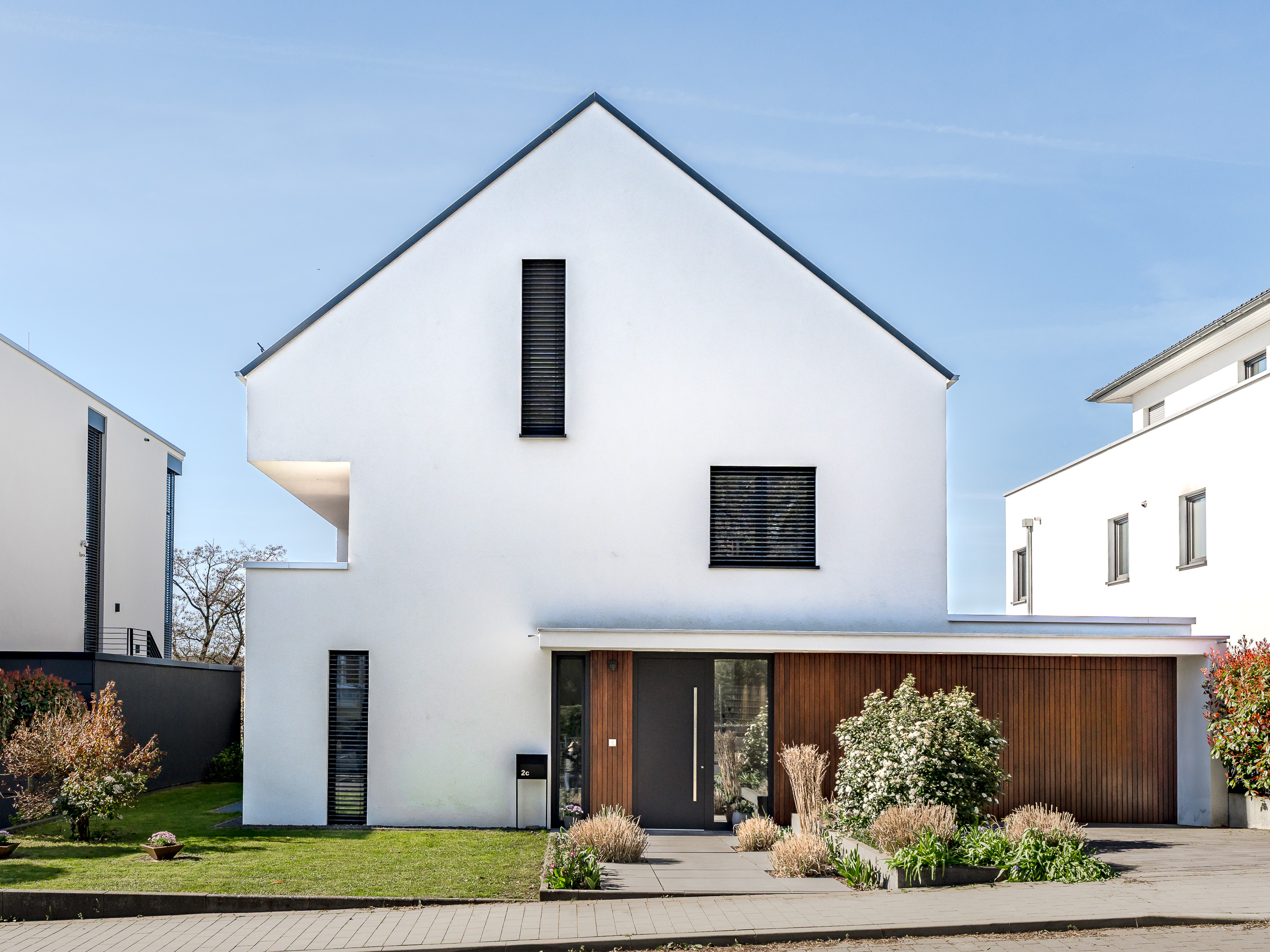Architecture. Location. Quality of life. A special villa in Maasgrund