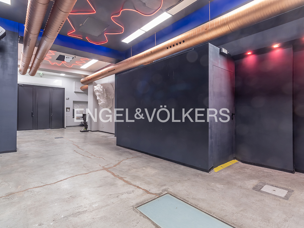 Prestigious retail space for sale next to the Colosseum