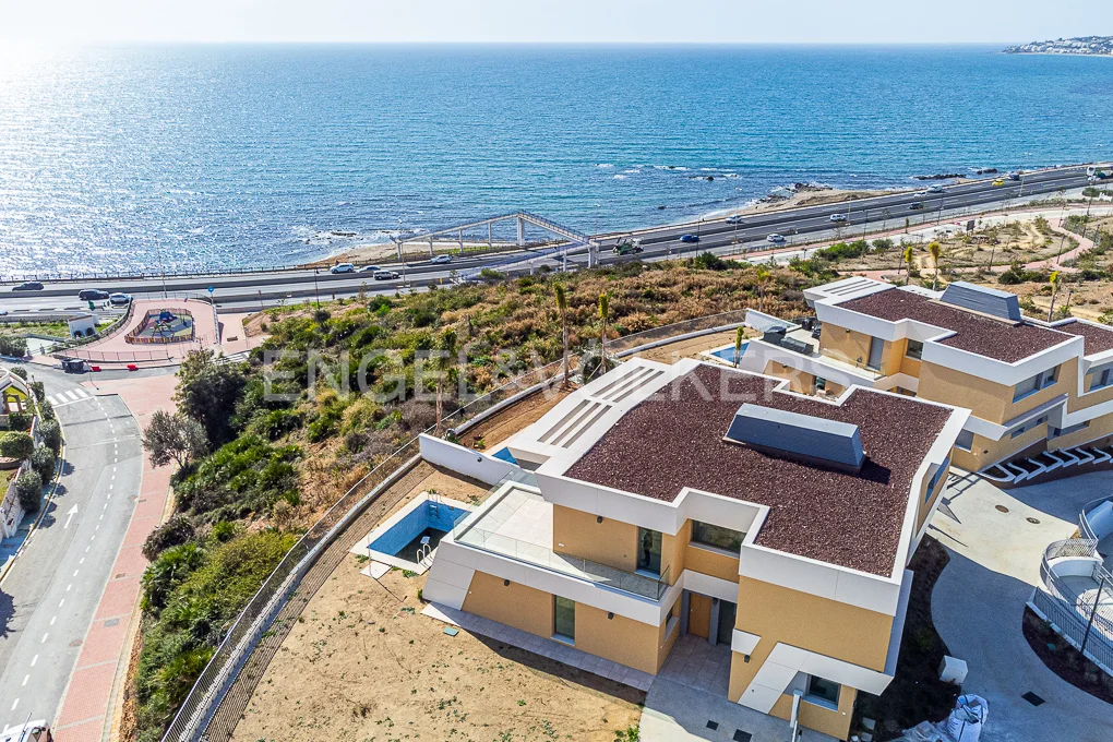 Spectacular brand new semi-detached house with sea views!