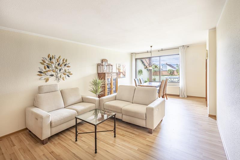 Gepflegte Dach-ETW (3 ZKB) in gesuchter Lage mit Loggia, Blick und Stellplatz!