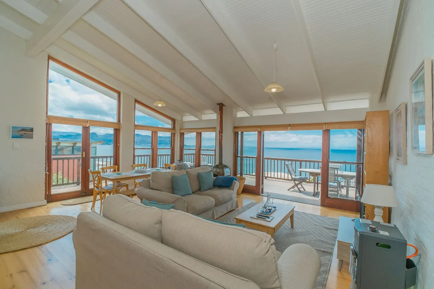 19 Upstairs Living room -9460.jpg