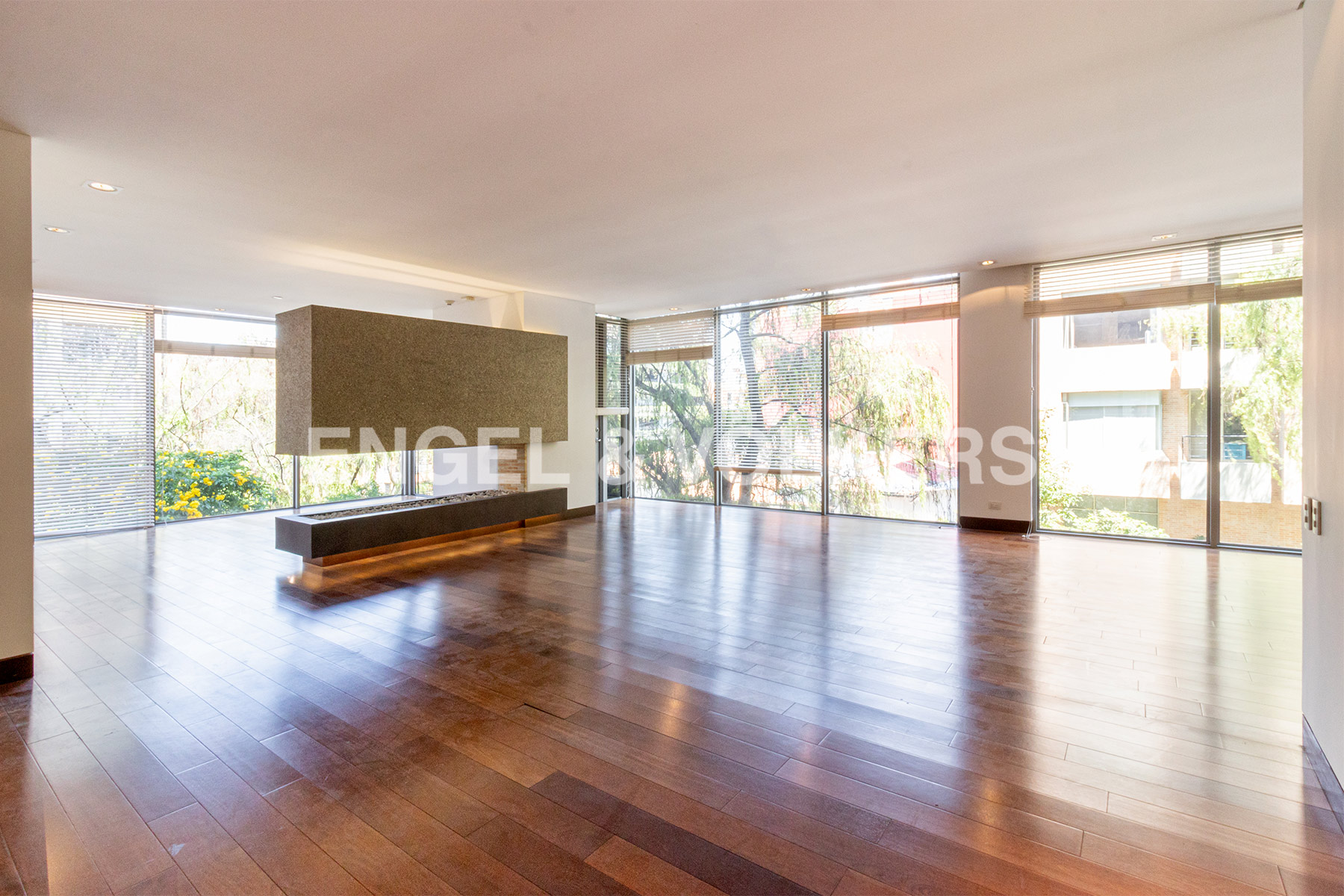 Exclusivo apartamento con balcón y clubhouse para arriendo en Chicó Reservado