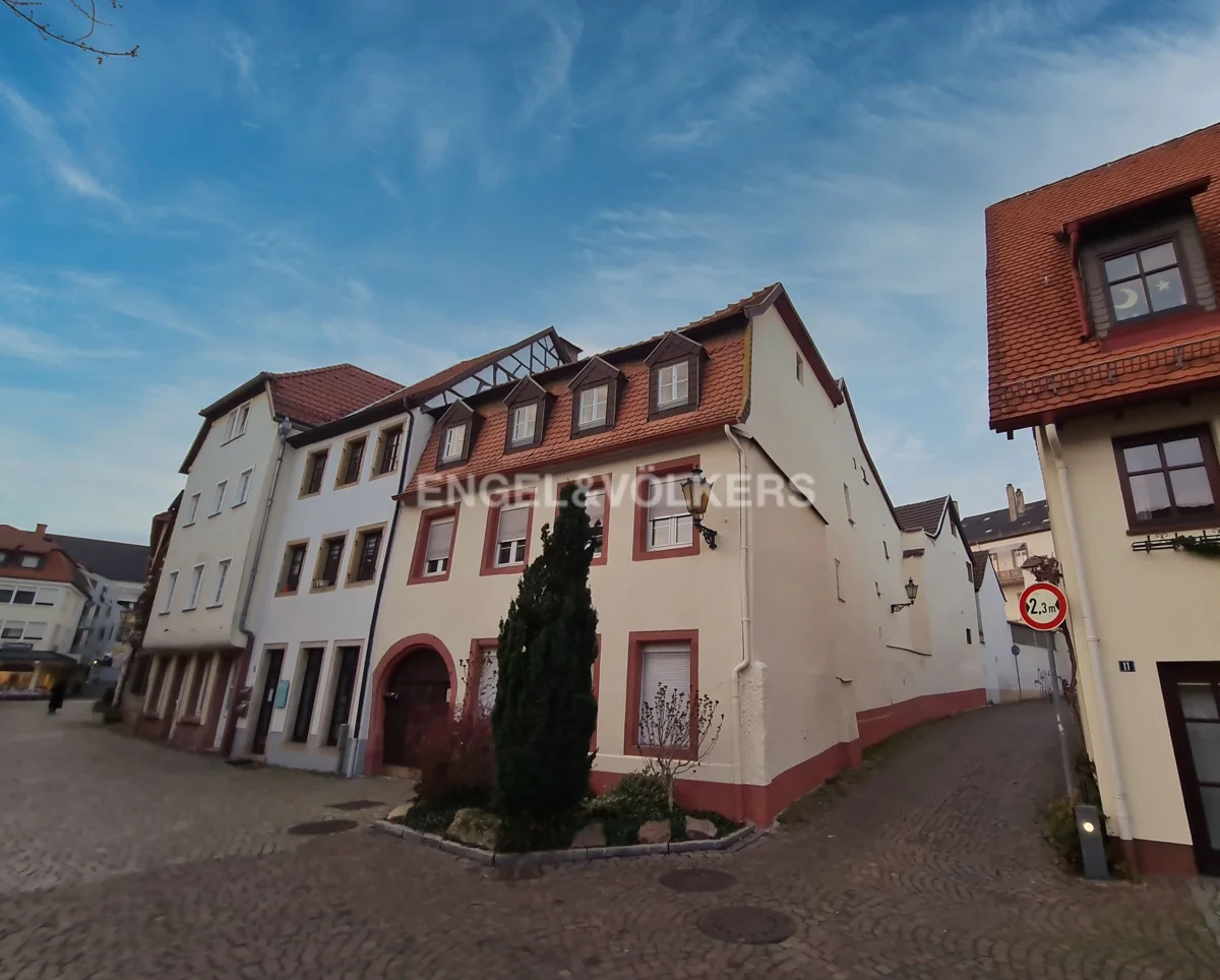 2021 VERKAUFT: Wohnhaus in der historischen Altstadt Neustadts