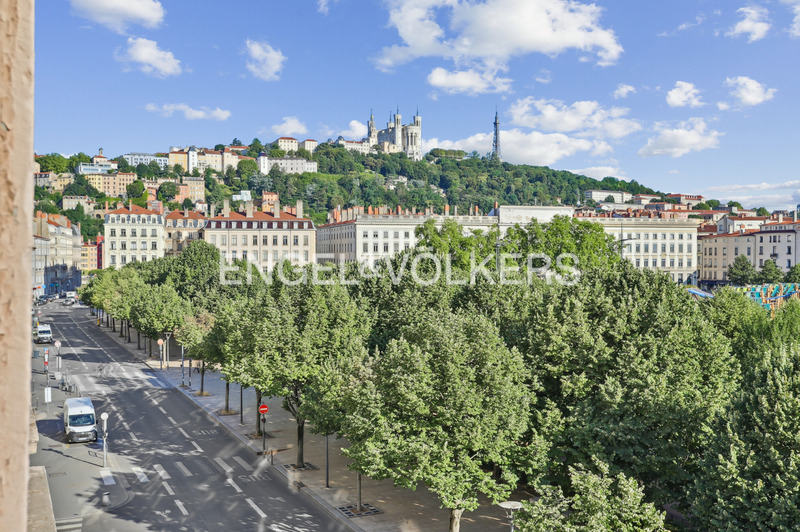 Place Bellecour - T4 on a high floor with view