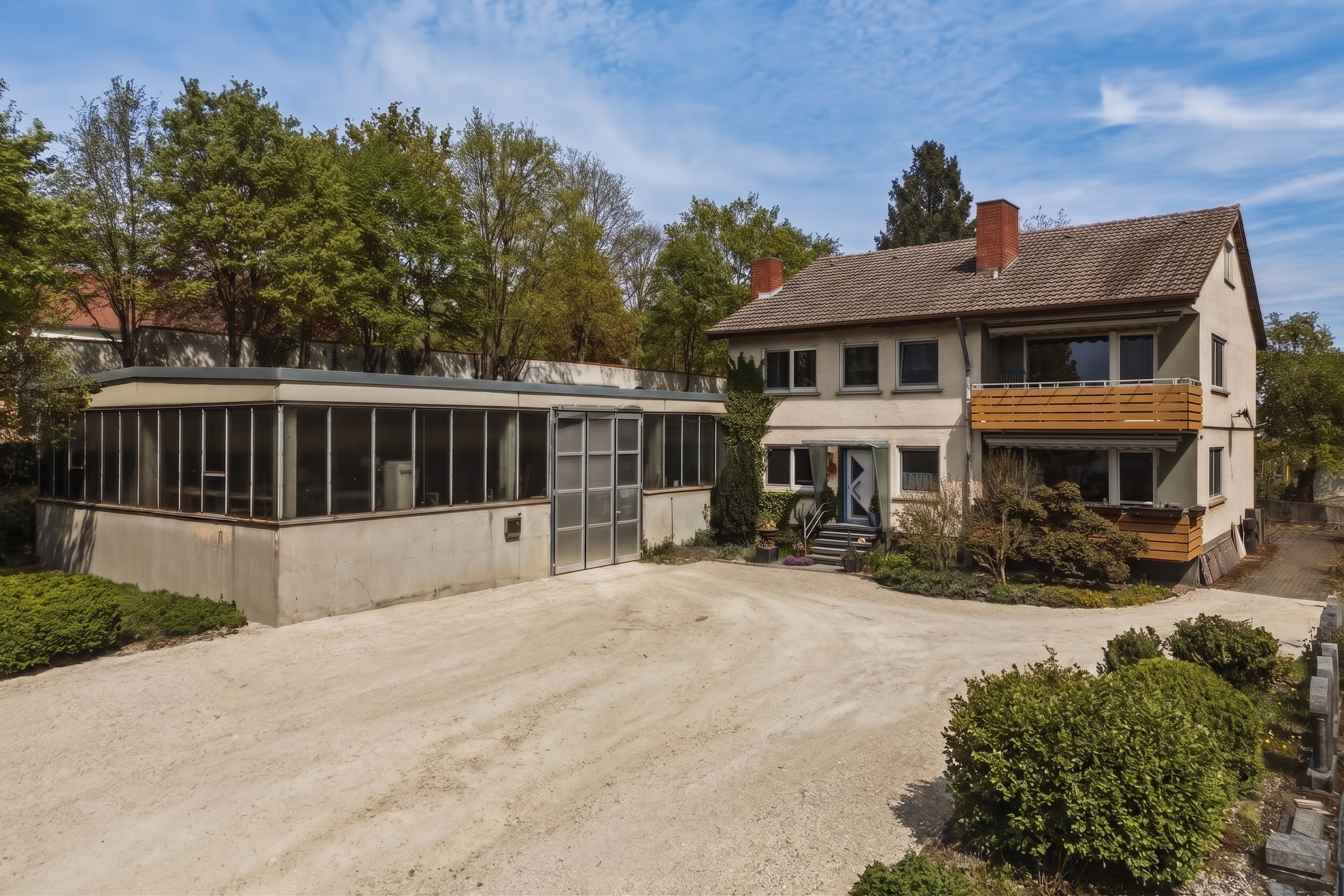 2-FH mit 242,50 m² Gewerbehalle in zentraler Lage von Langenau