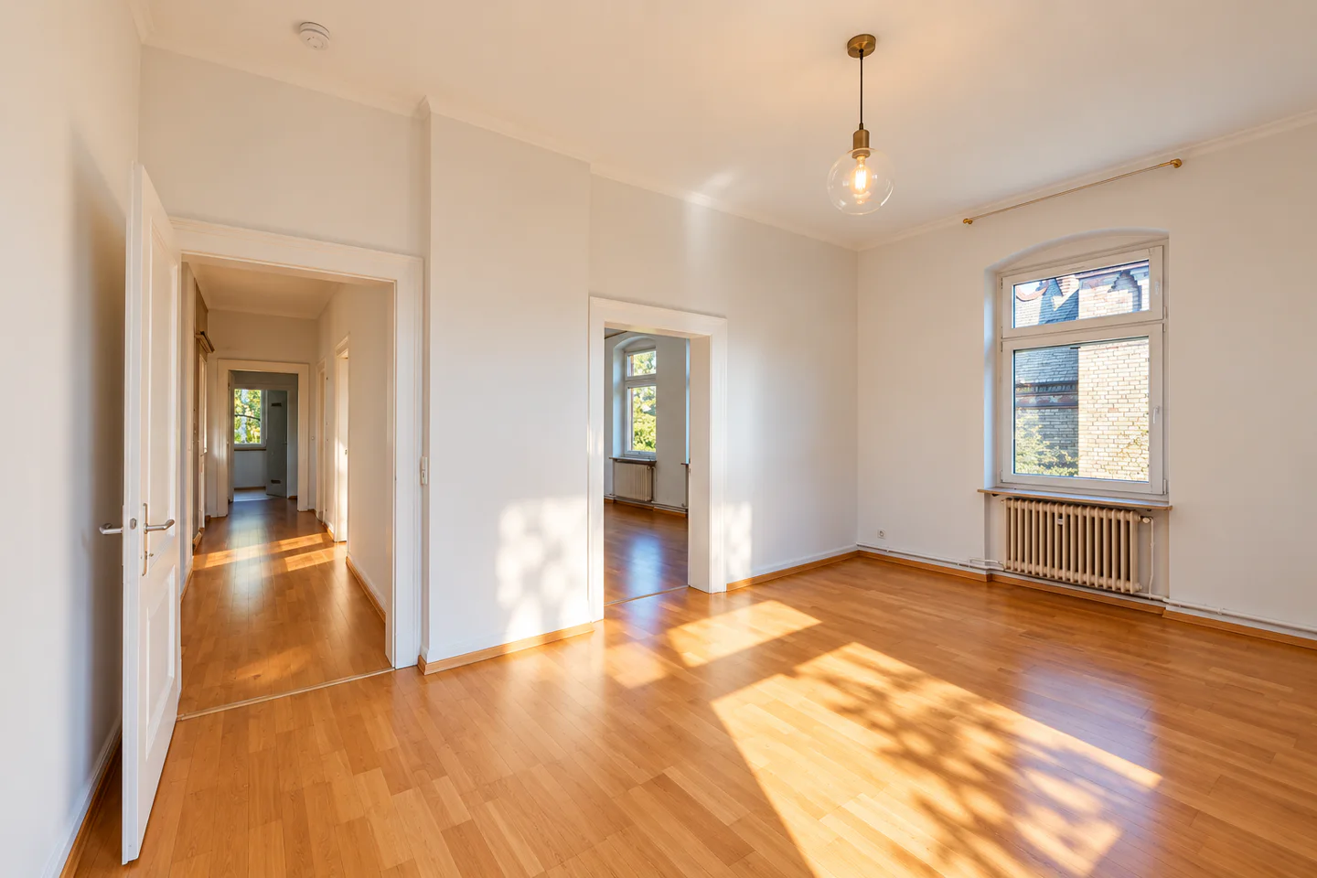 Repräsentative 4-Zimmer-Altbauwohnung mit Gartennutzung - Photo 2