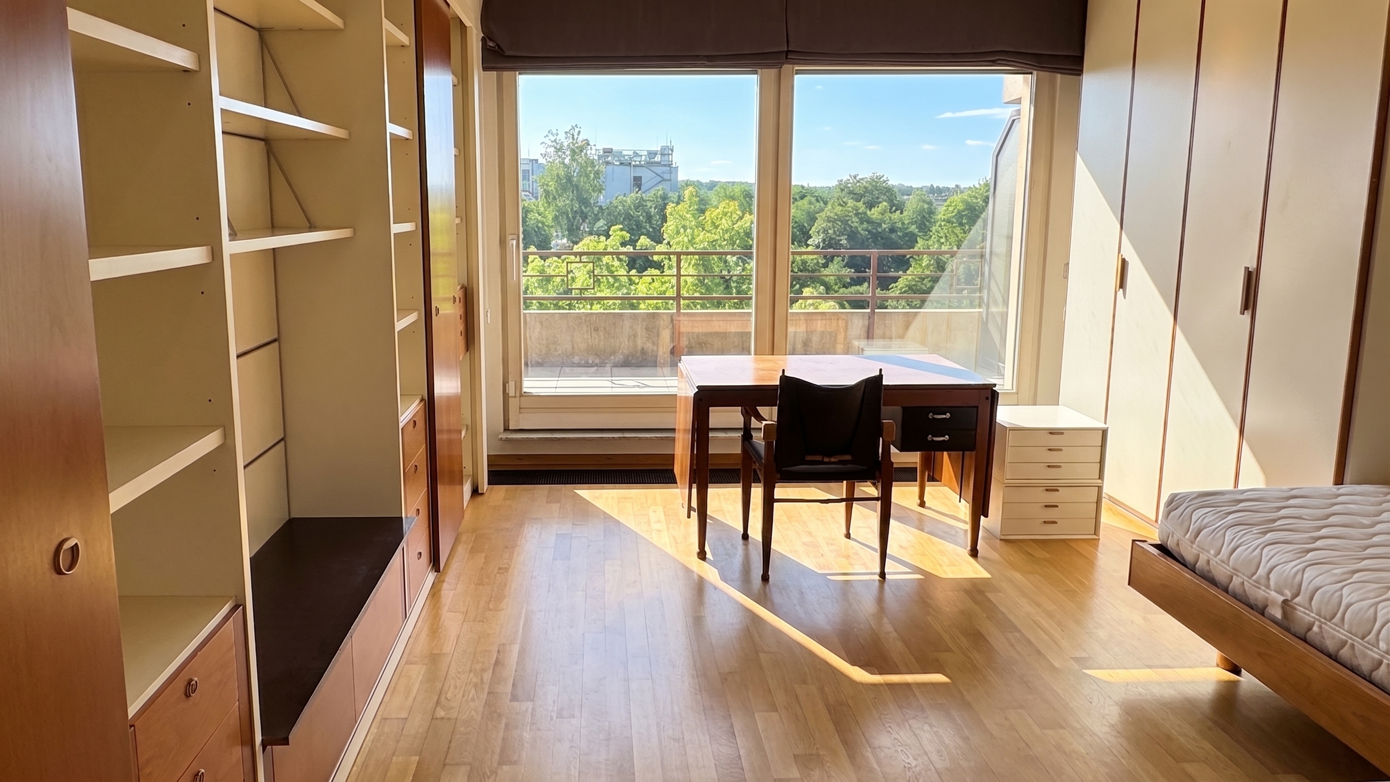 Very nice bright, quiet 2-bedroom apartment in Belair – shared tenancy possible [AI-modified]