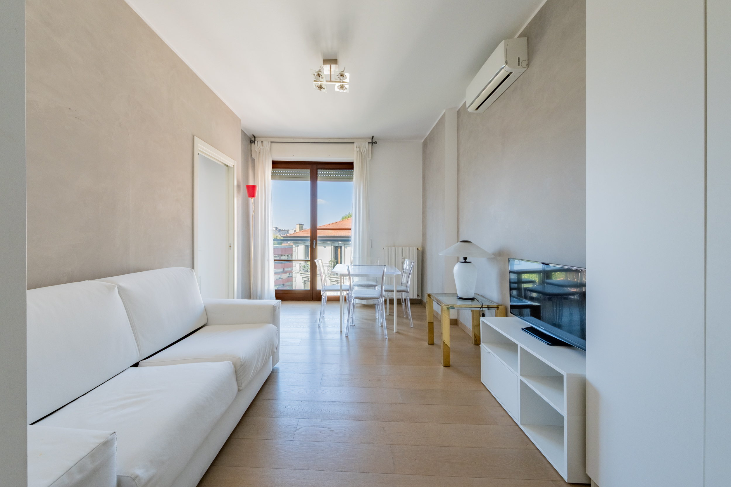 Prestigious furnished one-bedroom apartment in Piazza Santissima Trinità
