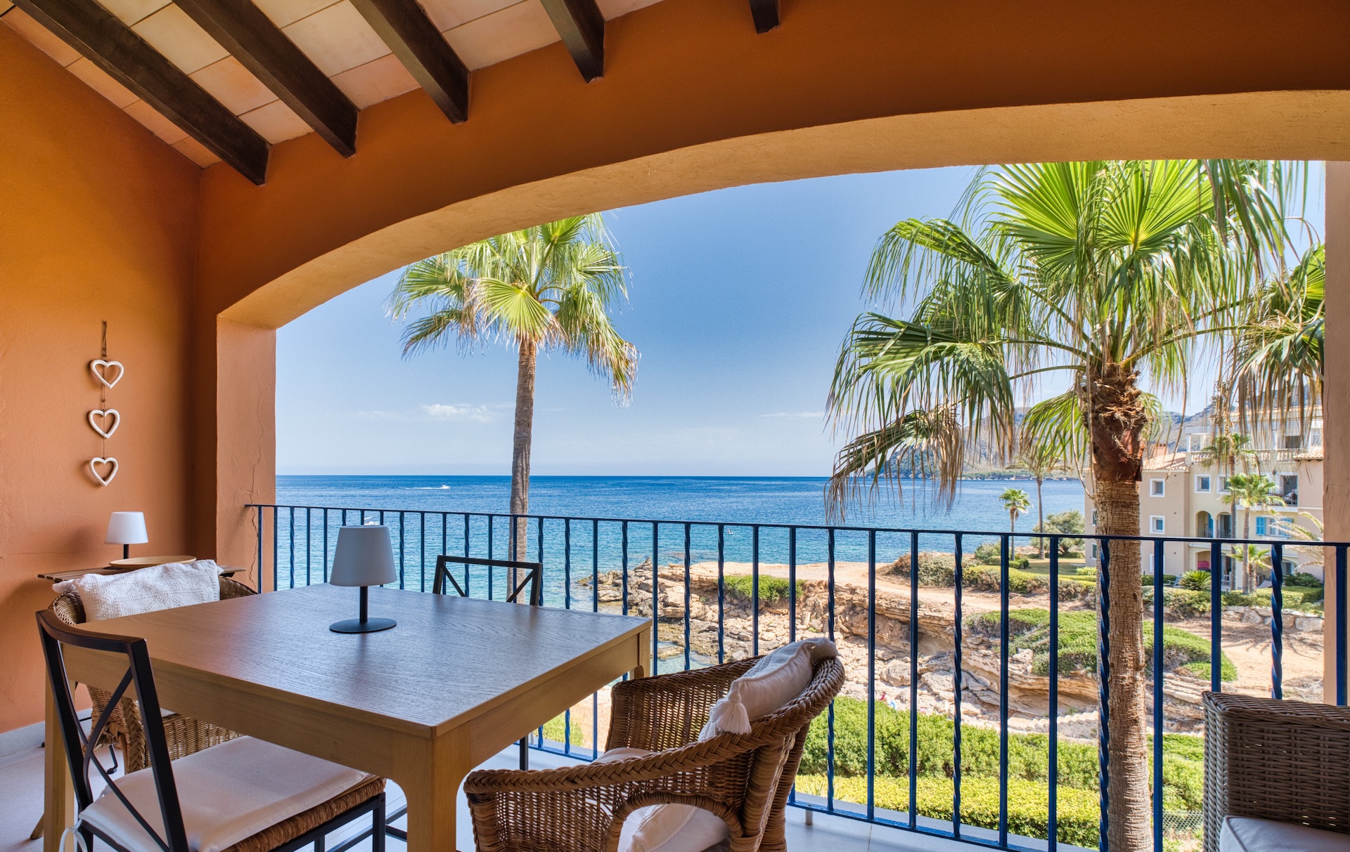 Fully renovated beachfront apartment in Betlem