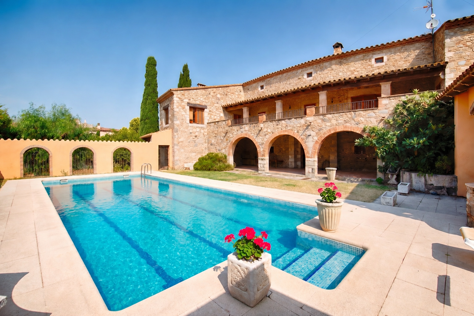 Historic estate with multiple homes and great potential