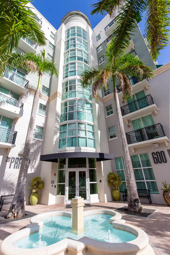 Walkable Downtown Condo with Patio and Pool Access