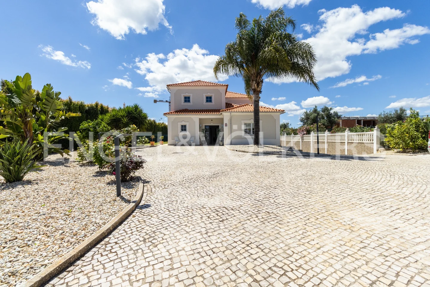 Magnificent detached villa in the prestigious Quintinhas area of Vilamoura