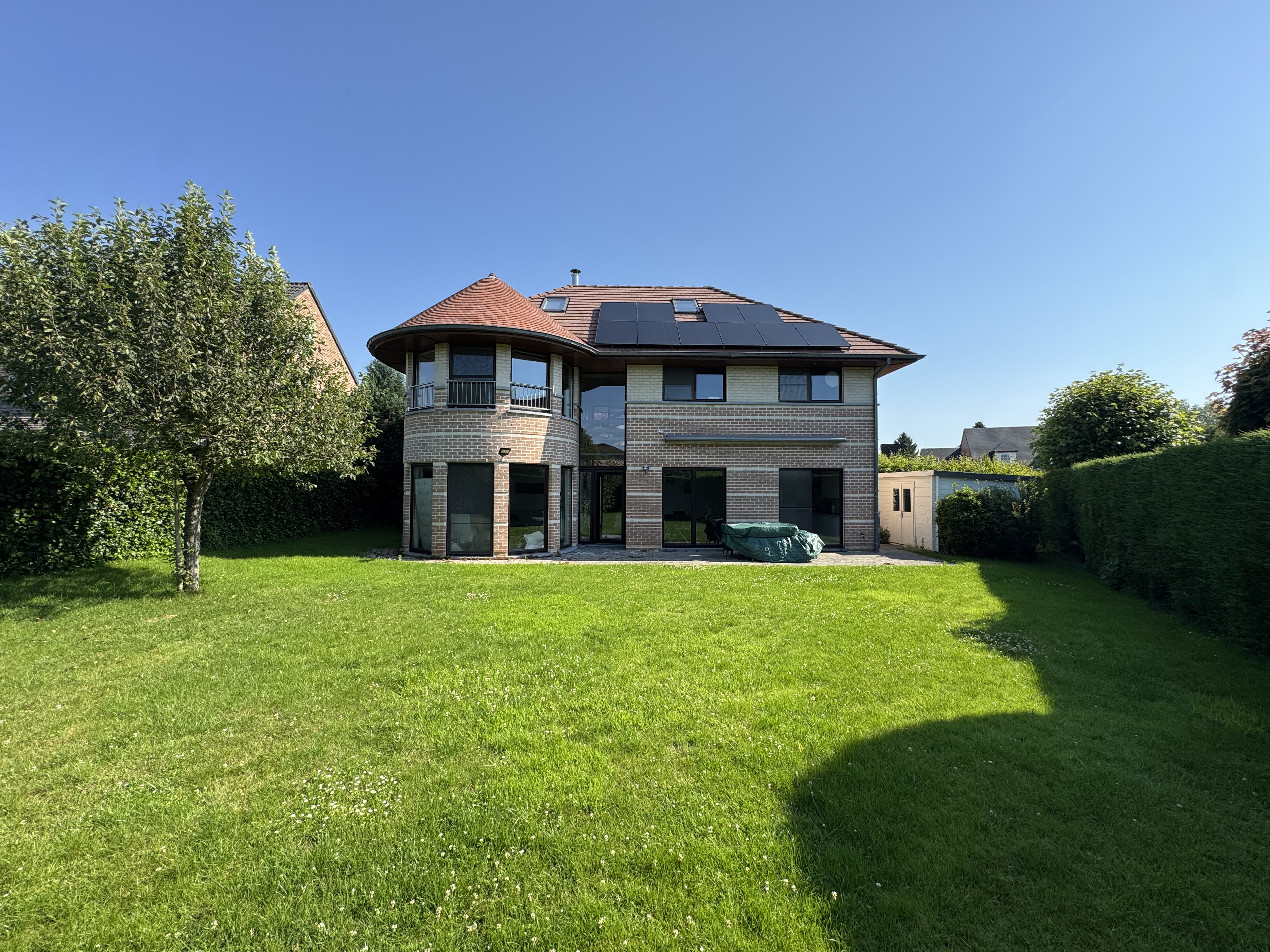 Pleasant five-bedroom villa, ideally located!