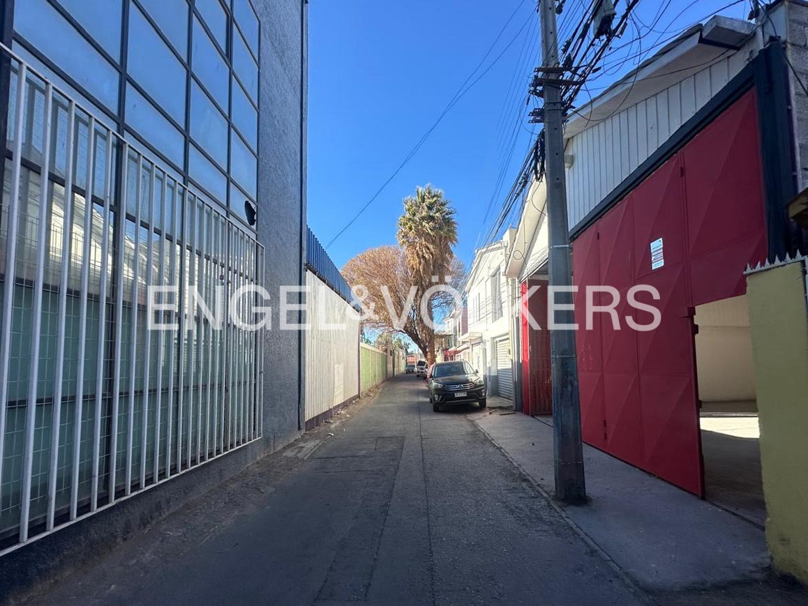 Excelente galpón en arriendo 300 M2 aproximados