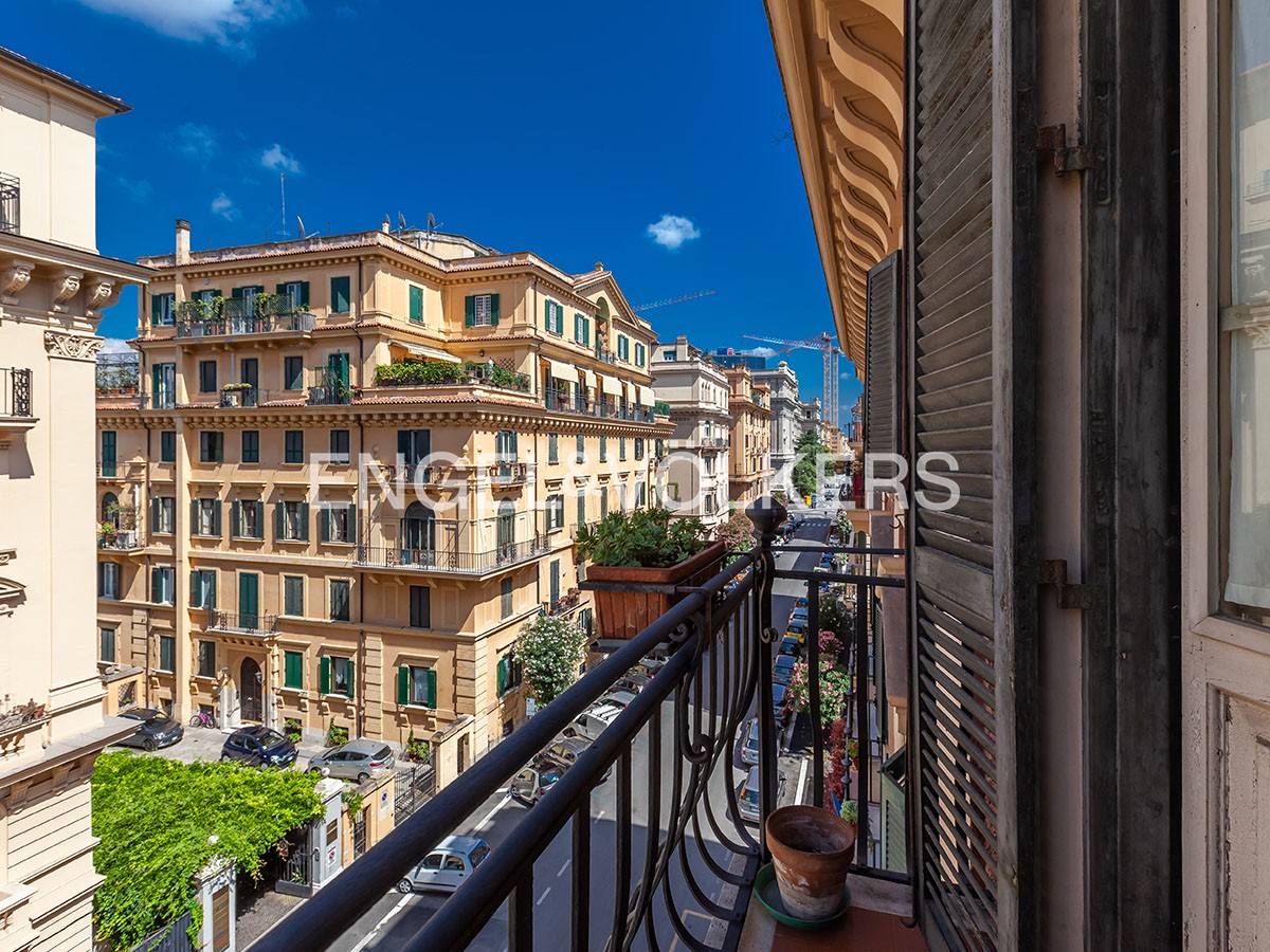 Lovely 2-bedroom apartment in Piazza Verdi