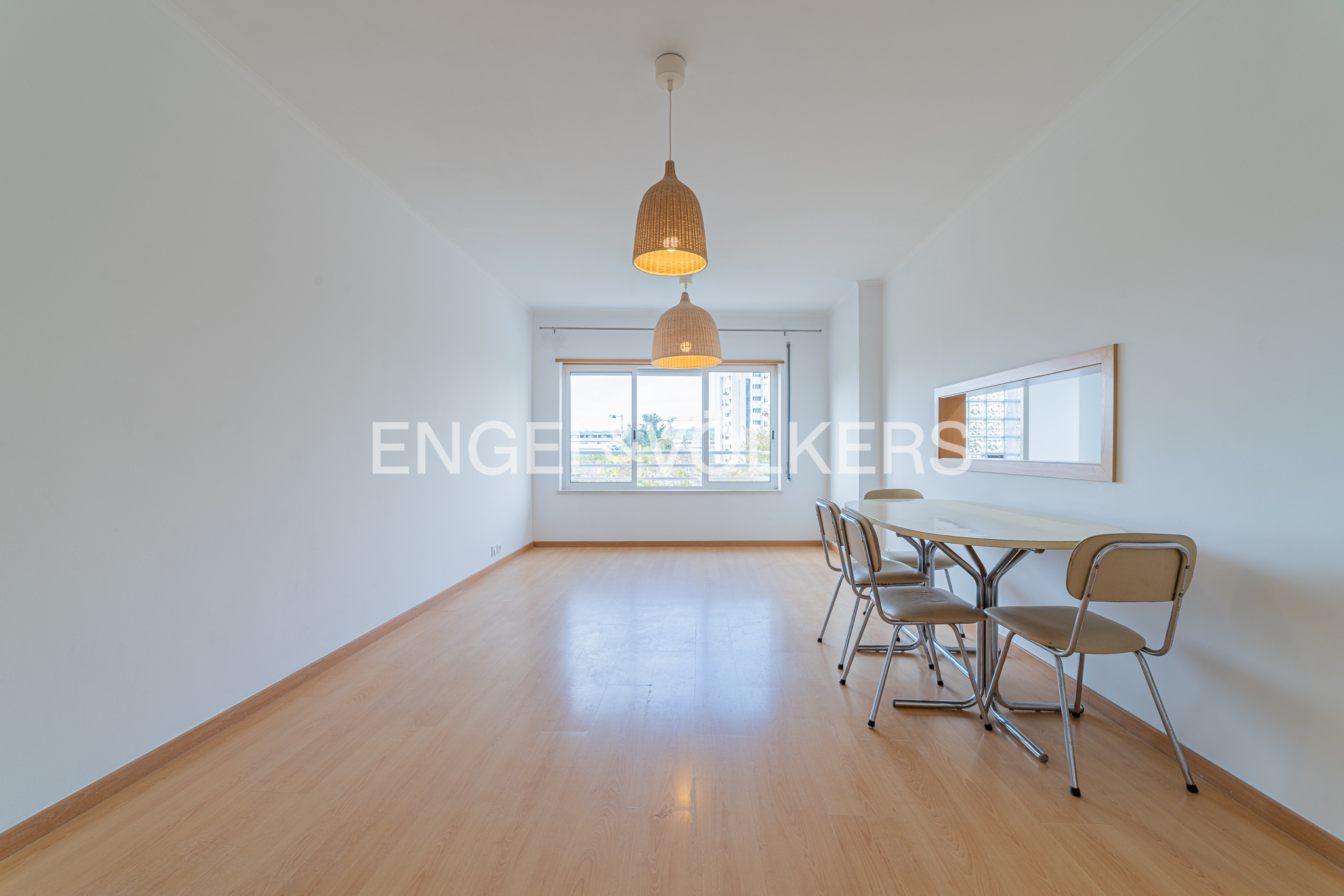 Spacious 2 bedroom apartment with garage and storage