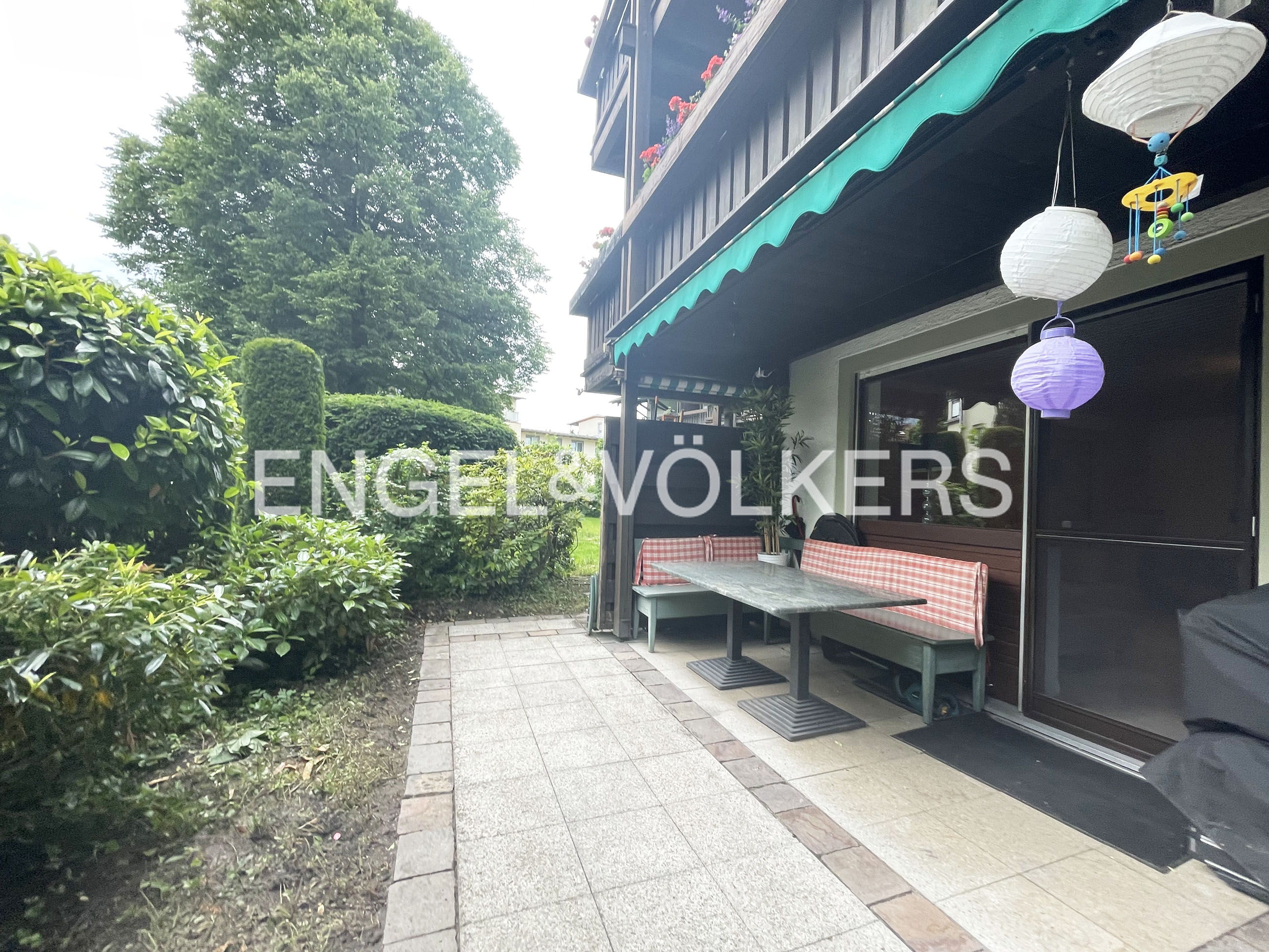 Geräumige Erdgeschosswohnung mit umlaufender Terrasse in bevorzugter Lage von Bad Reichenhall