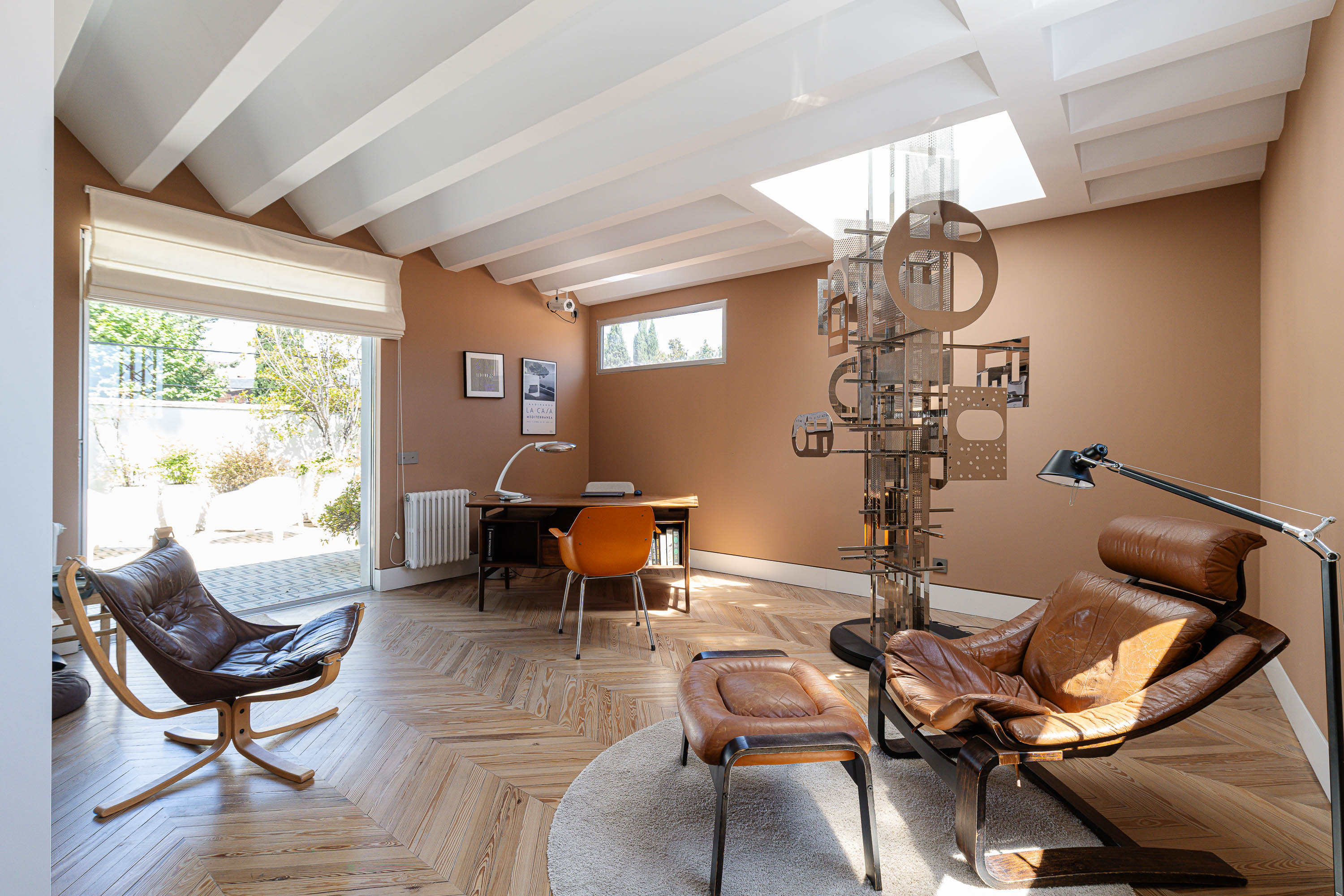Single-family home with unique workshop building in El Plantío (Aravaca)