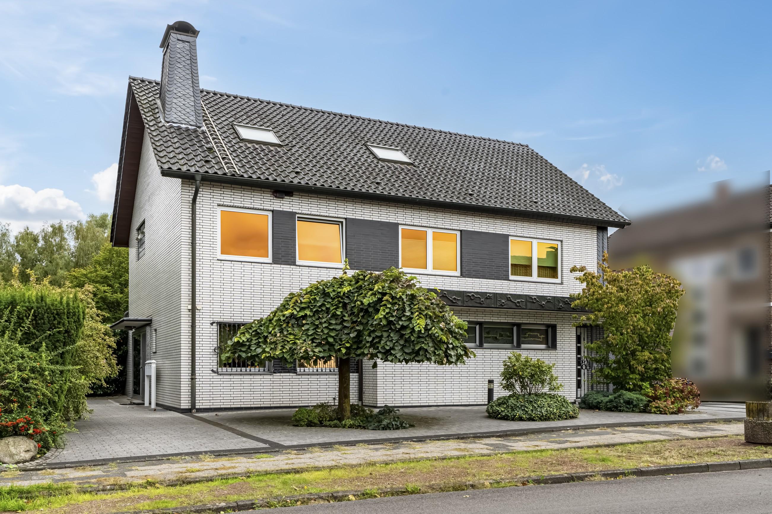 279 m² in Bottrop-Fuhlenbrock: Wohnen für mehrere Generationen mit zwei Einliegerwohnungen