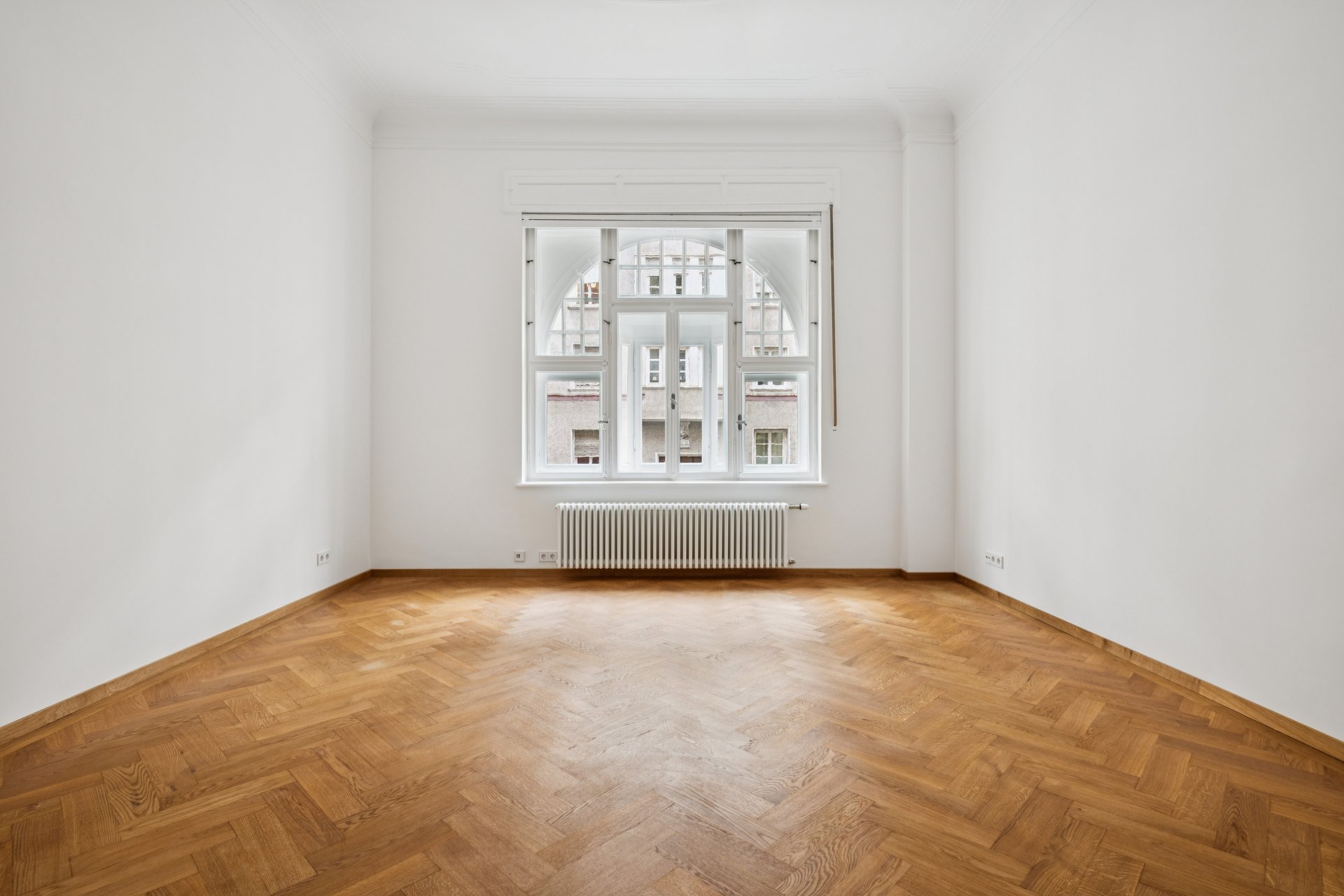 Repräsentative Altbau-Bürofläche mit Balkon in Bogenhausen
