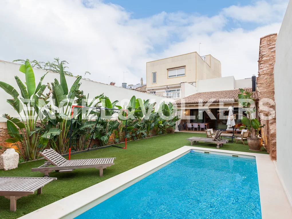 Magnificent townhouse in historical Benifaio