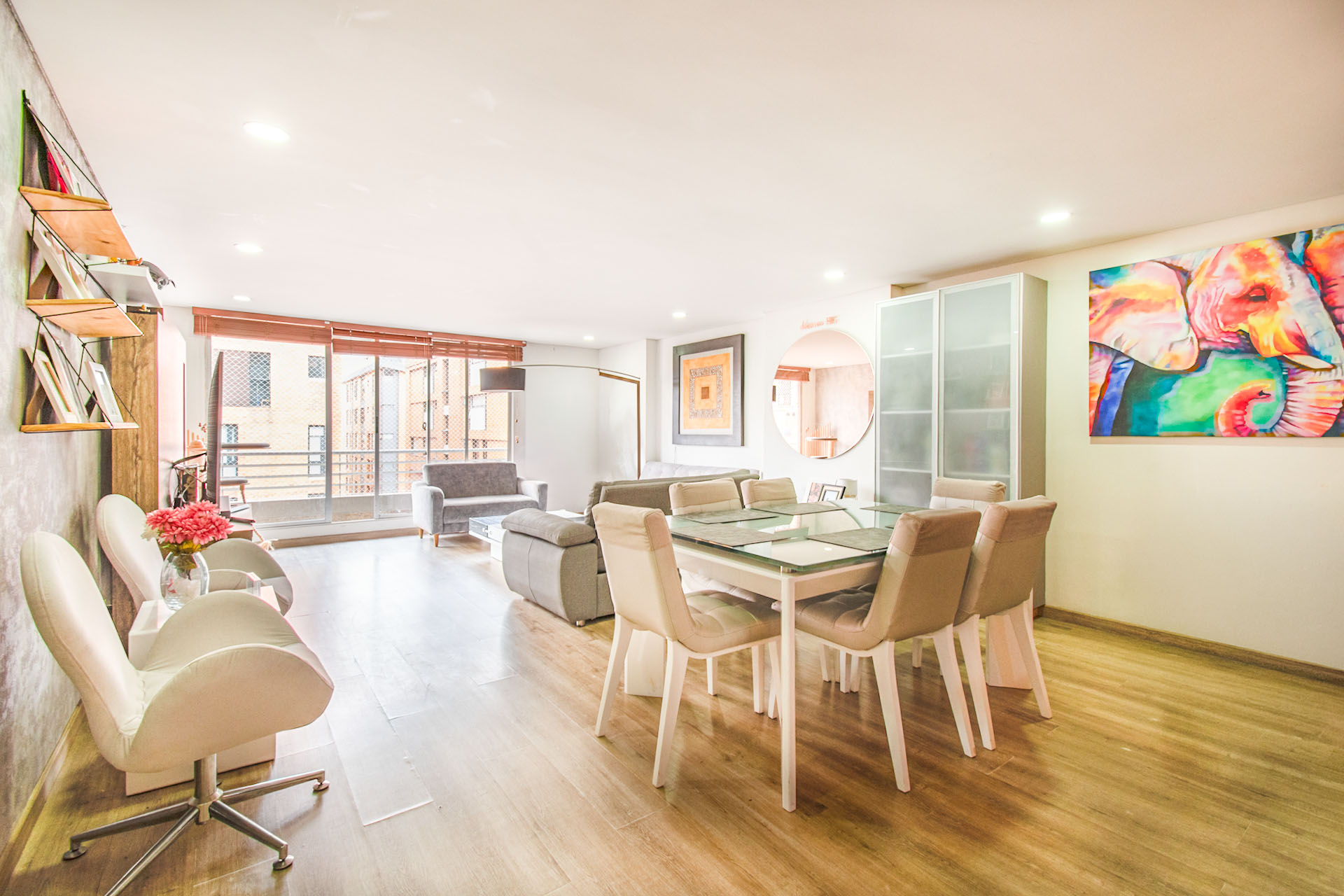 Apartamento con balcón para venta en Chicó Virrey
