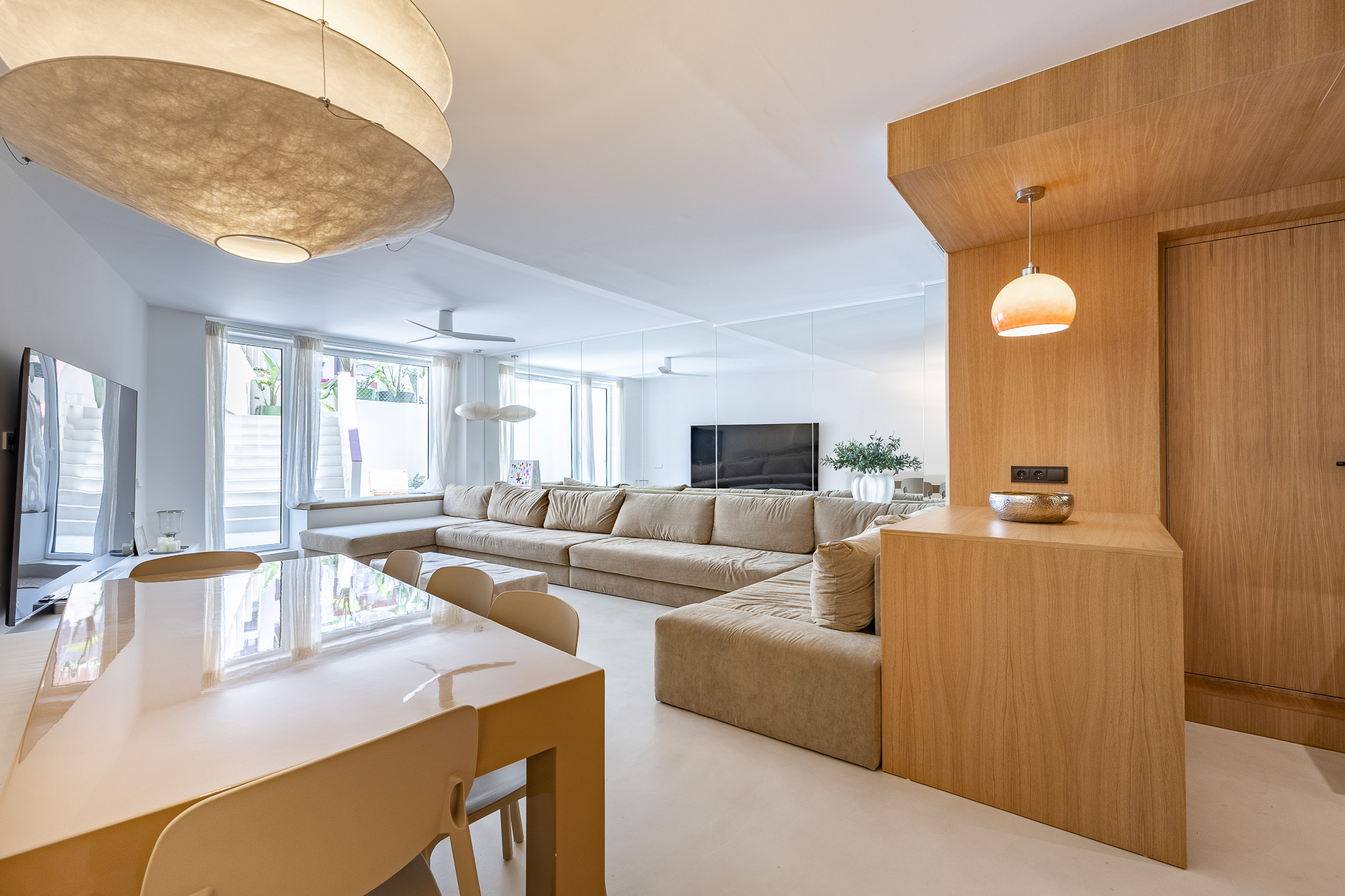 Design, space, and a unique patio in Les Corts