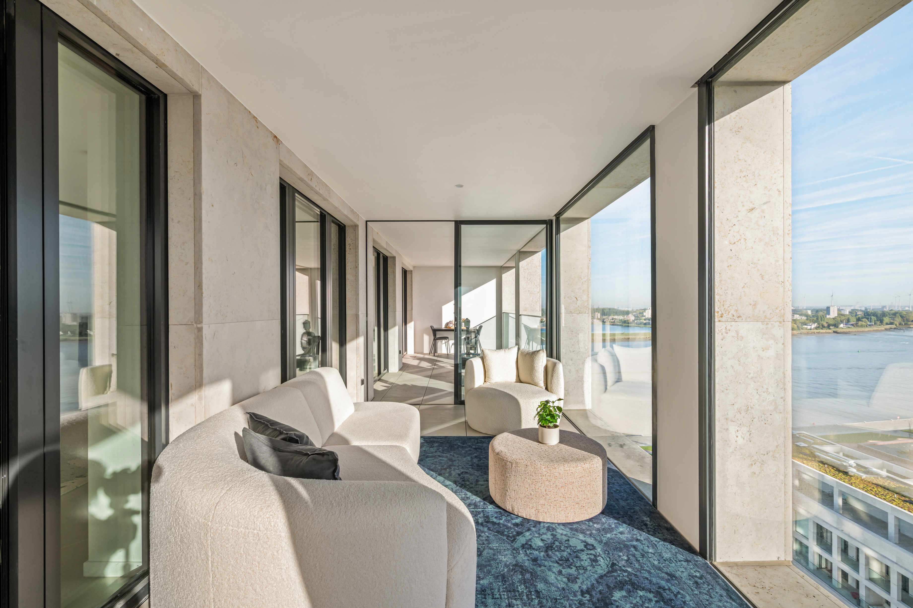 Stylish living with panoramic views of the Scheldt