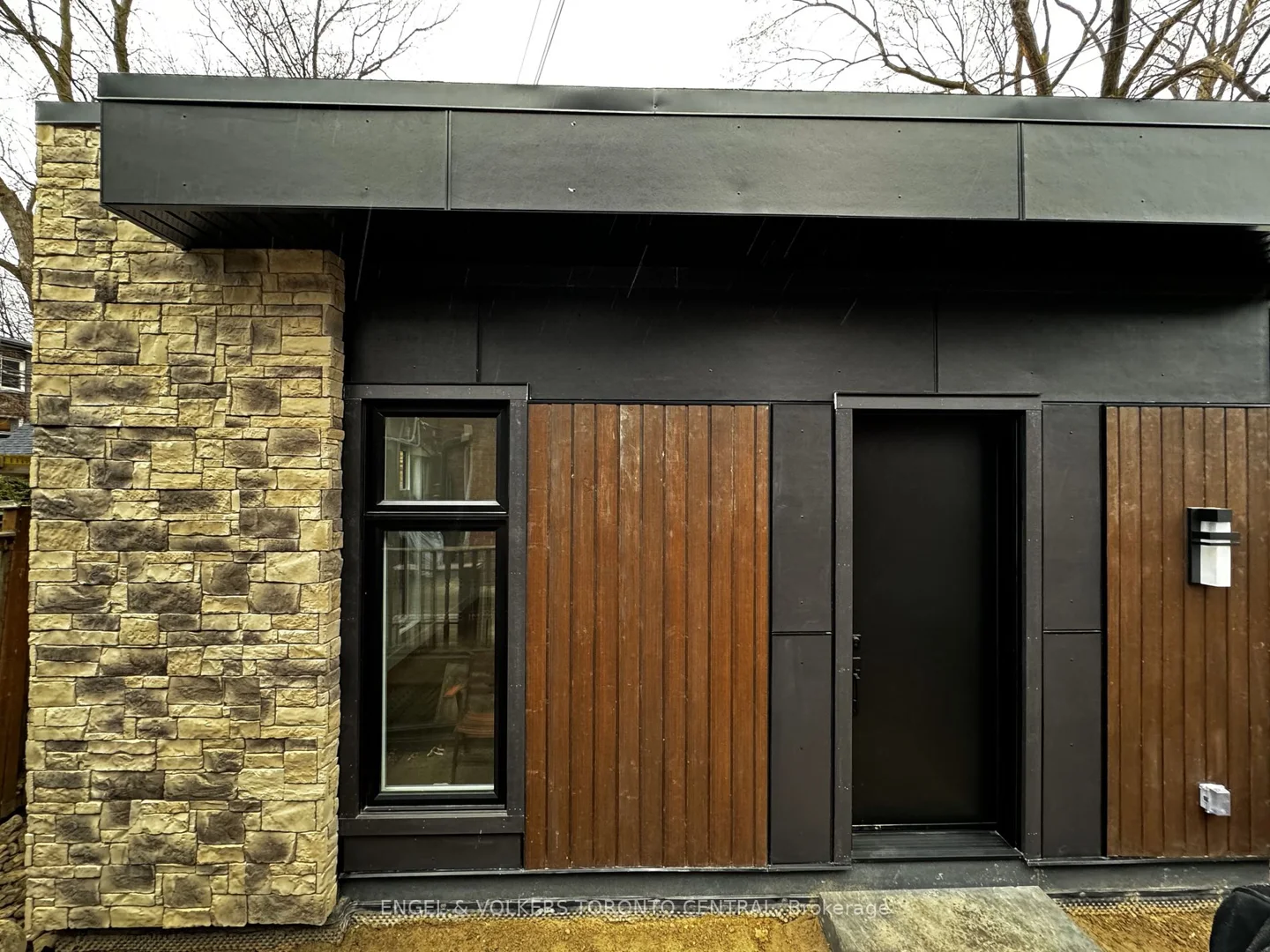 Newly Built Legal Coach House With Modern Finishings