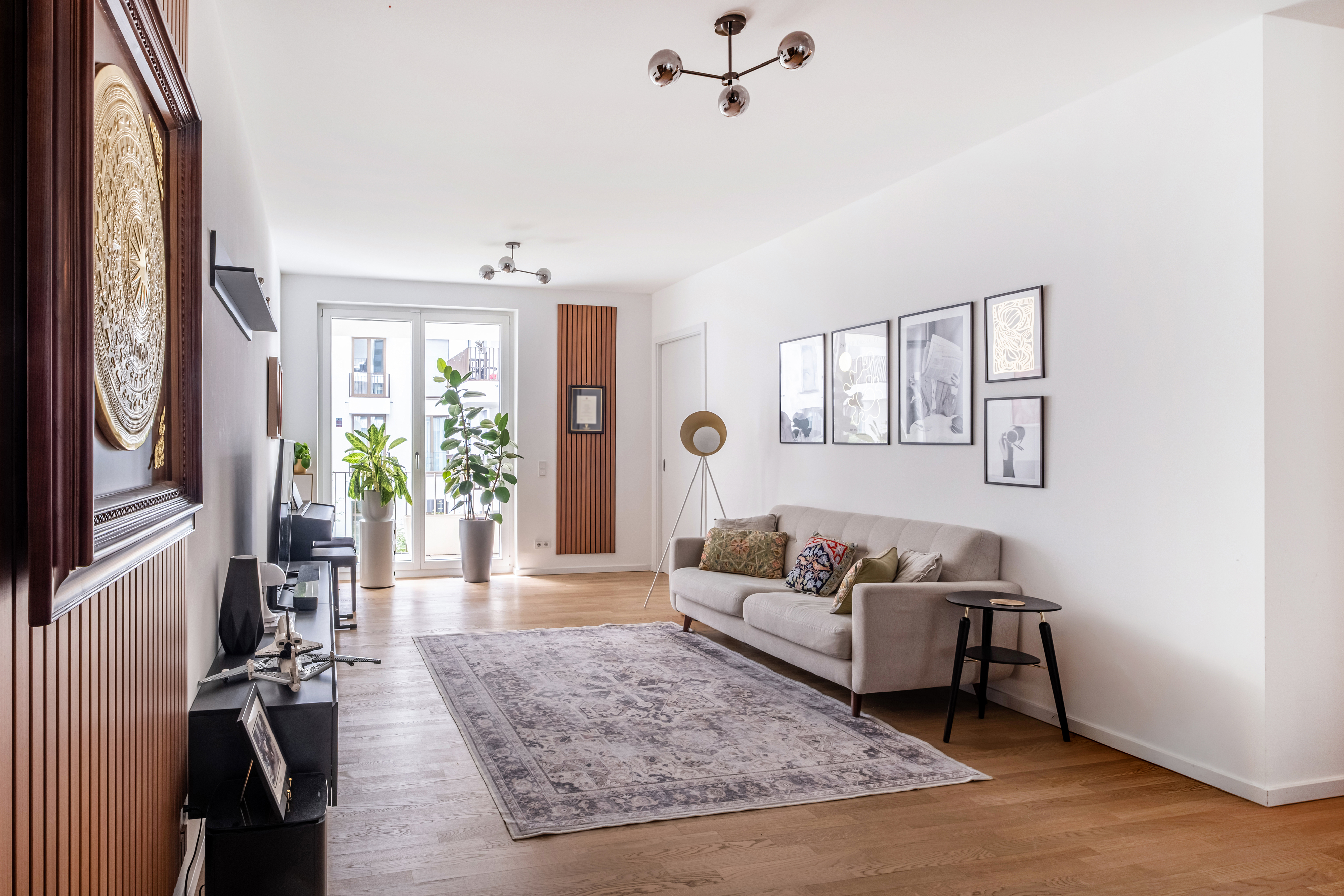 Generous spaces meet an urban icon: PURE LIVING at the East Side Gallery
