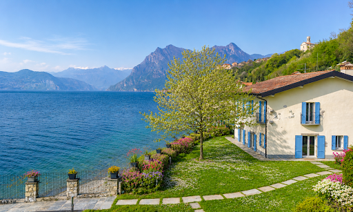 Villa pied dans l'eau nella Baia del Silenzio: charme e riservatezza in una location esclusiva