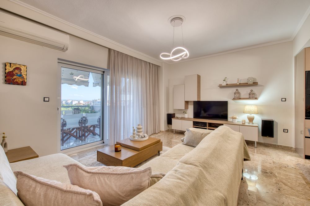 Fully renovated & furnished apartment with a view in Kalamaria