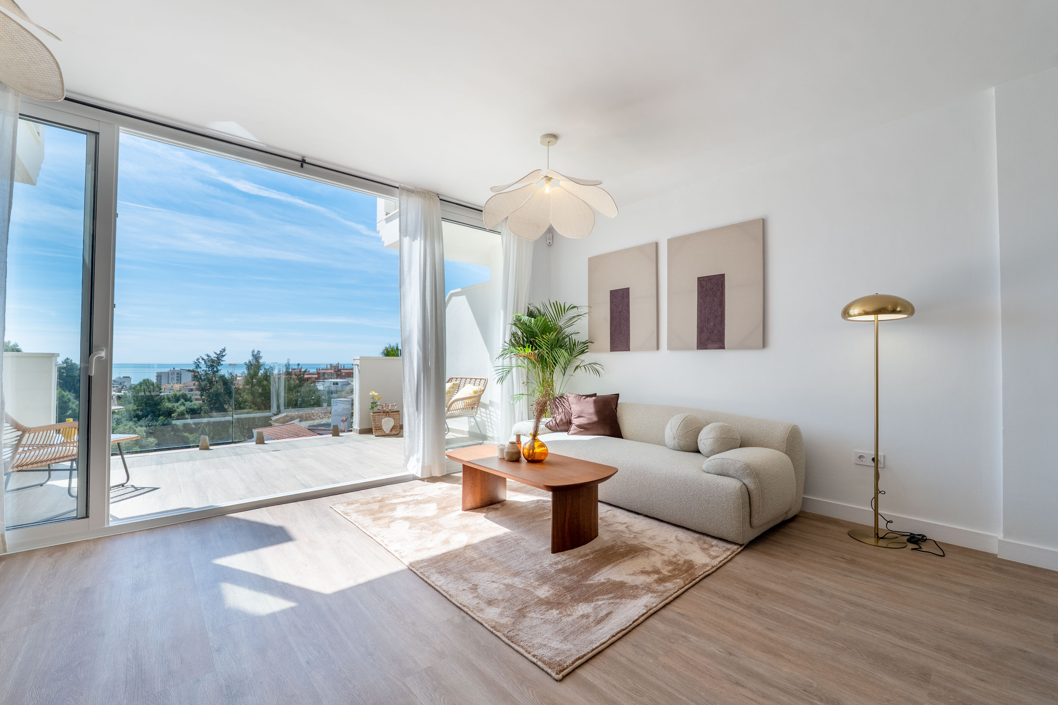 Elegante casa pareada reformada de 5 dormitorios y vistas al mar en Torreblanca