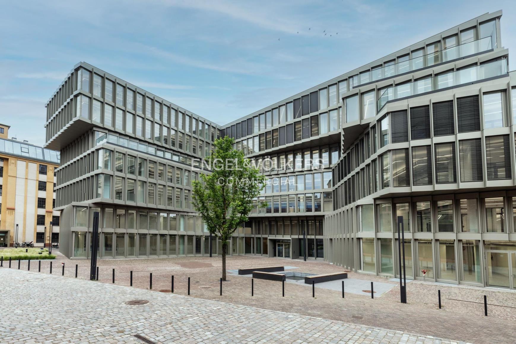 Neubau am Spreeufer in Mitte