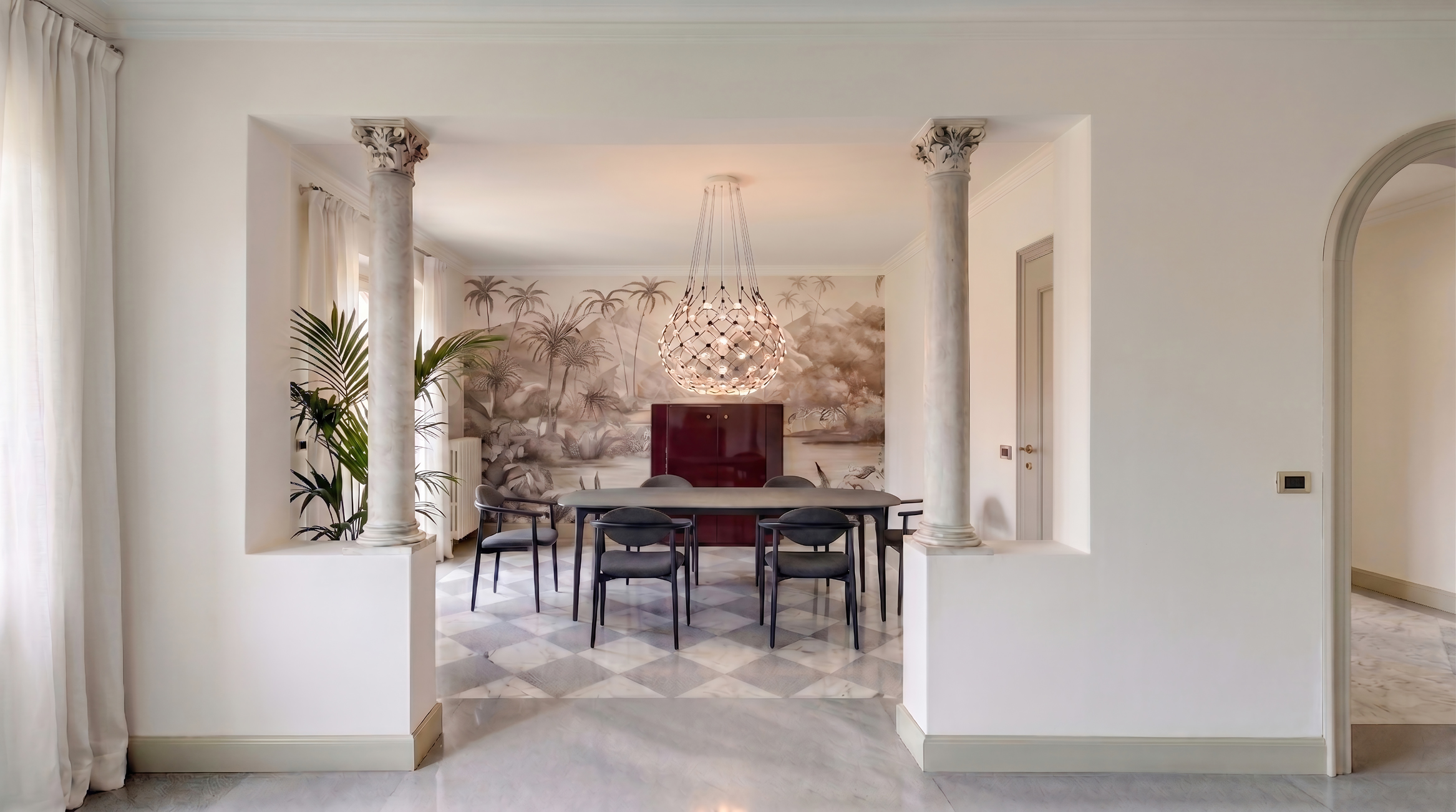 Eleganza Sussurrata:                                                                                                                       Ultimo Piano in Centro Storico