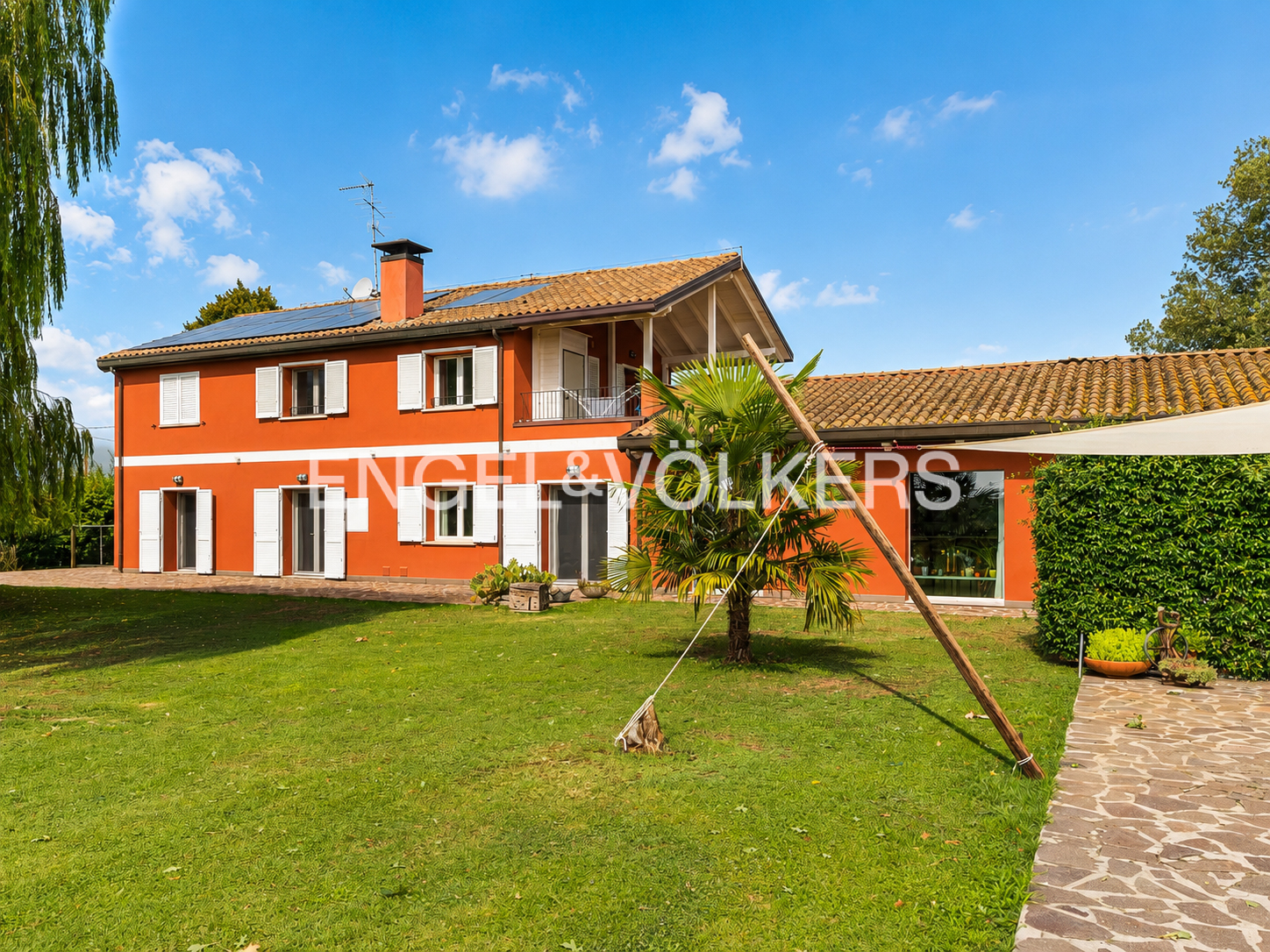 Exclusive farmhouse in the Ravenna countryside, with parkland and high-end finishes