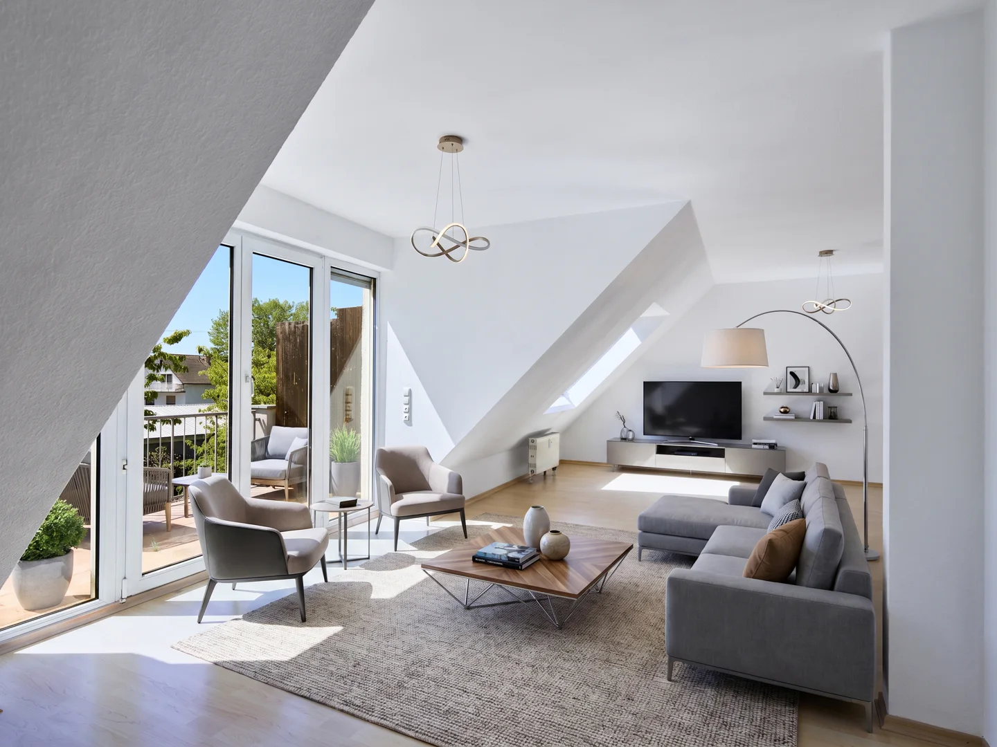 Wohnen auf zwei Ebenen – Charmante Maisonette mit Südbalkon - Photo 2