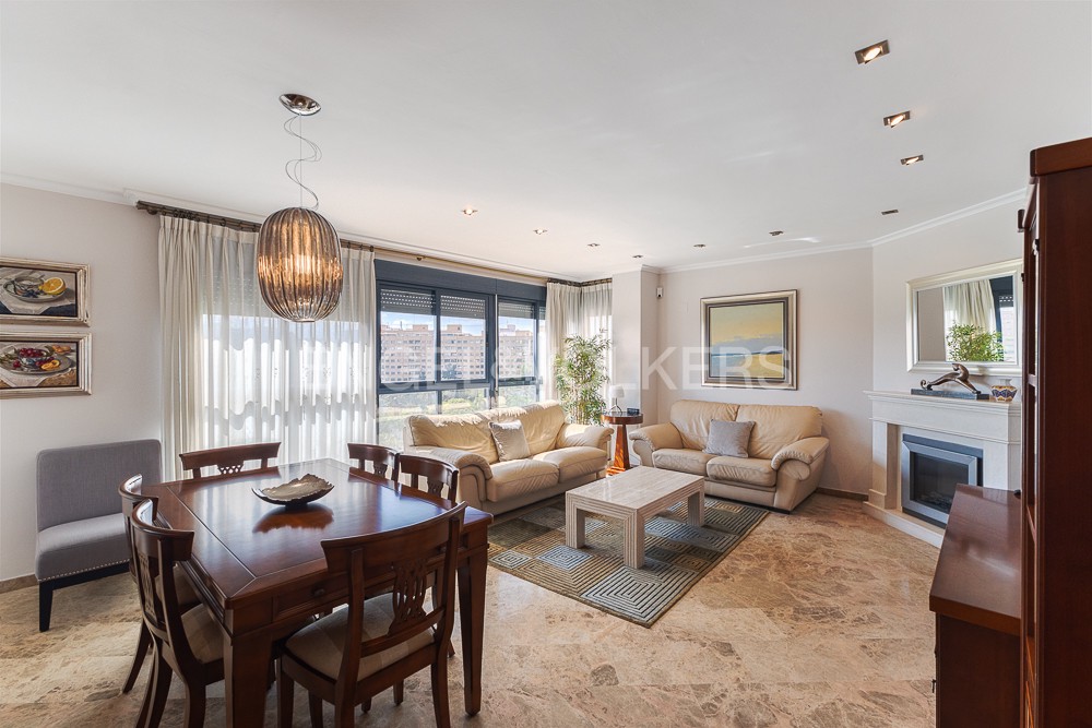 Elegant home facing the Turia Park