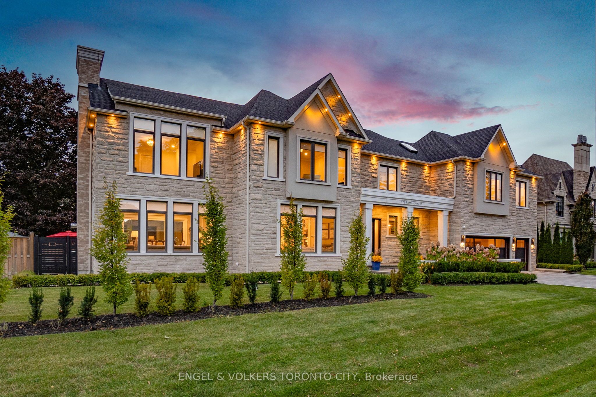 Gorgeous Designer Home Located In King City