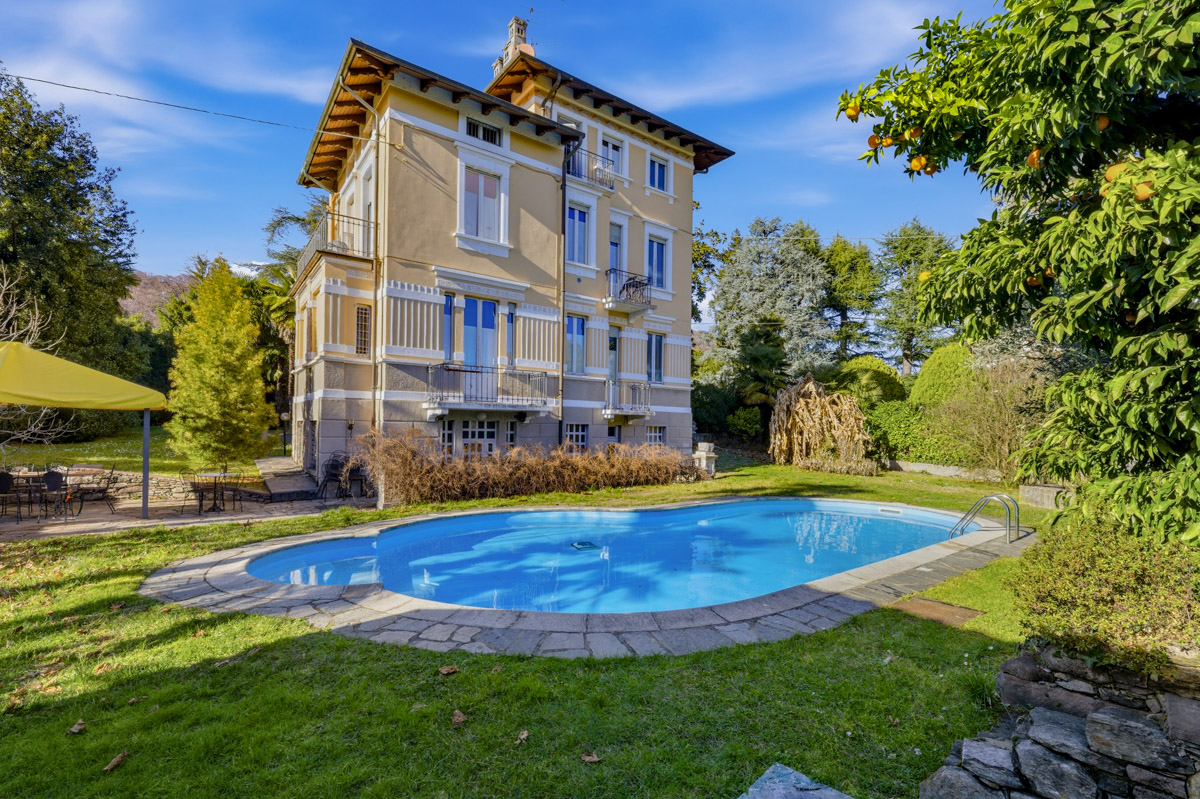 Historic villa with pool and park in Lesa