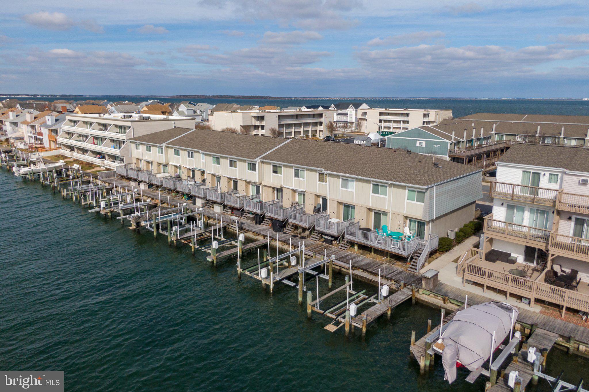 Bayside Retreat With A Desirable Mid-Town Location