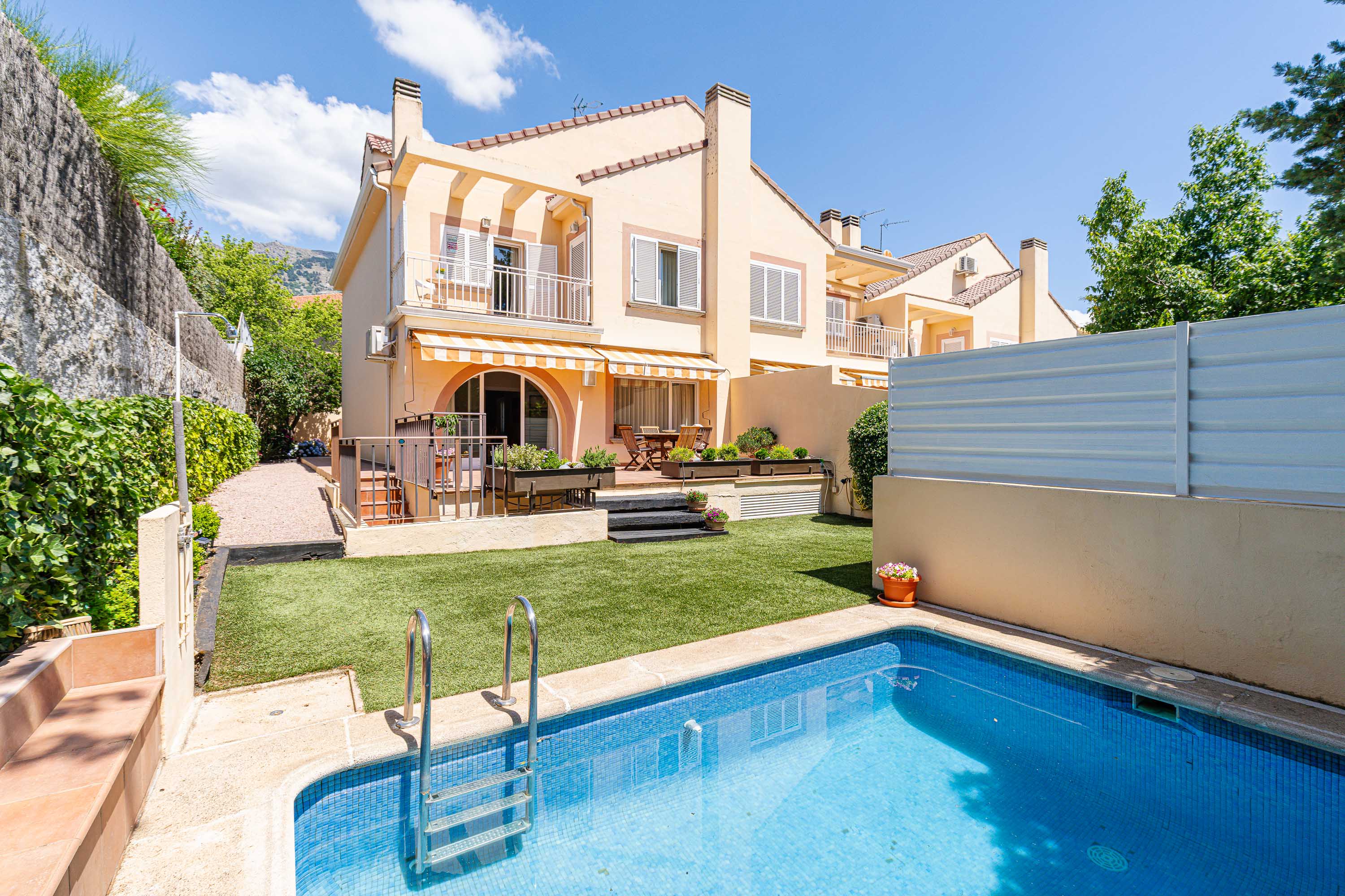 Chalet pareado con piscina privada a pie de San Lorenzo y El Escorial