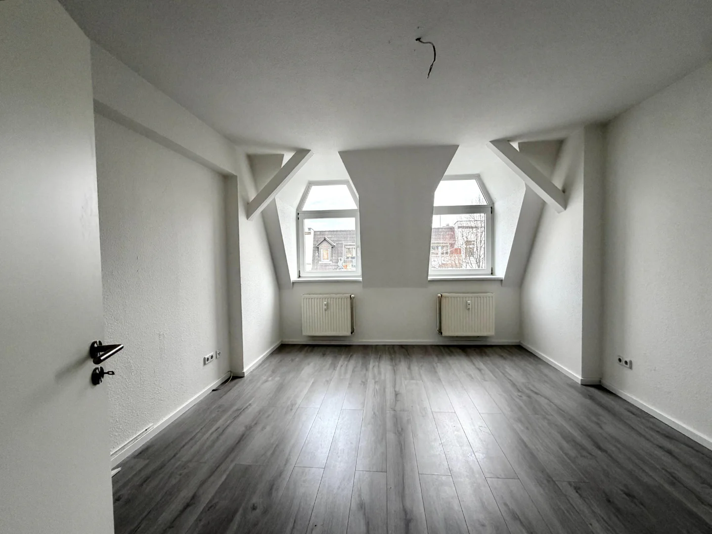 Frisch sanierte 2-Zimmer-Wohnung mit Badezimmer mit Dusche und Wanne in Stadtfeld - Photo 3
