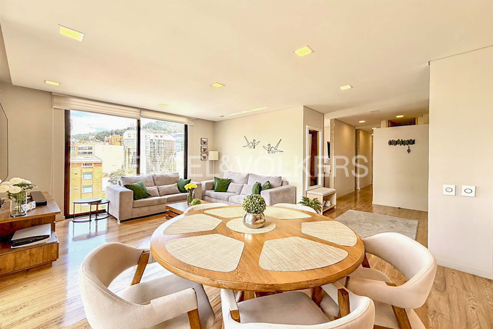 Moderno apartamento con balcón para venta en Santa Bárbara