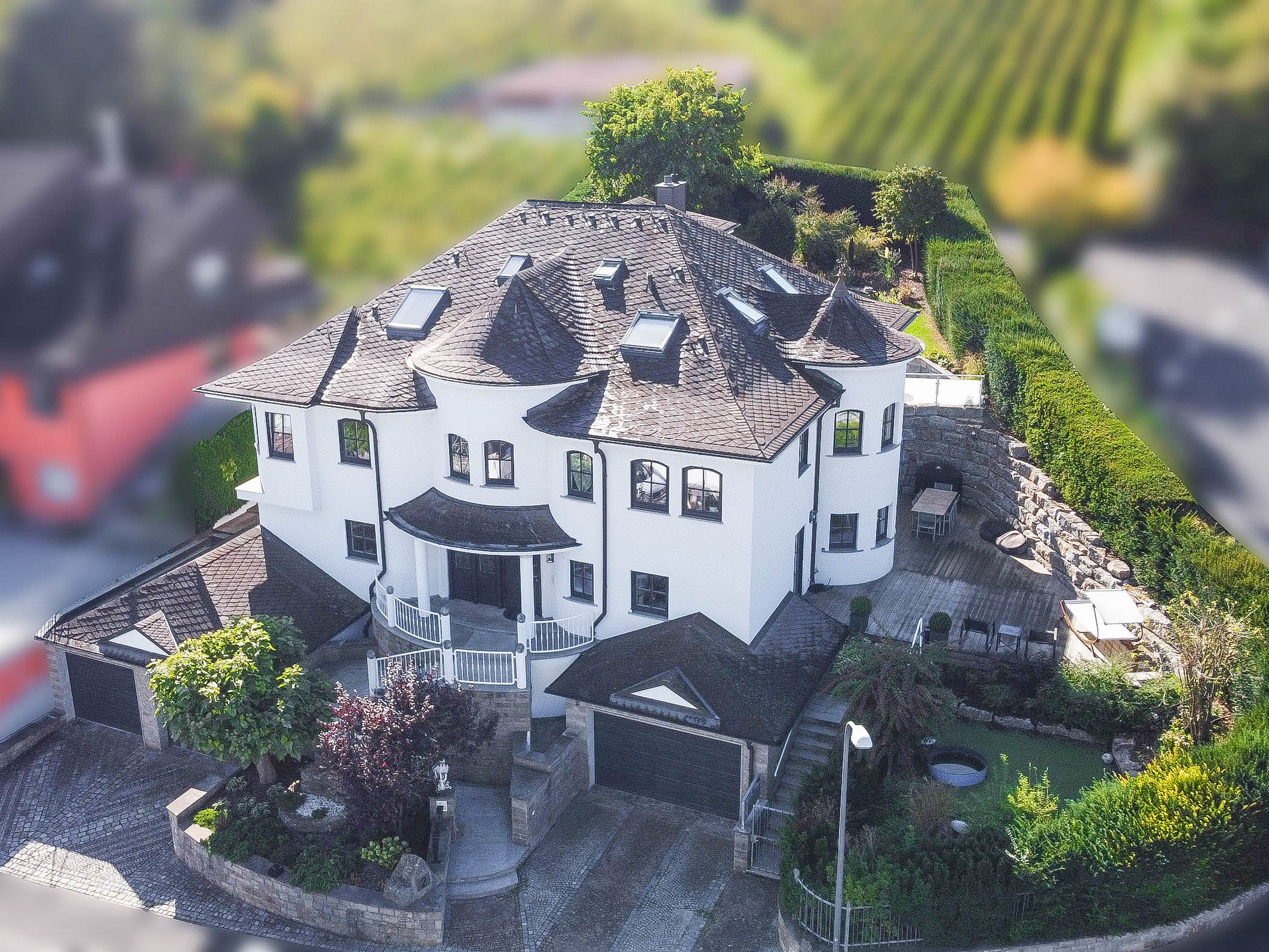 Traumhafte Erdgeschosswohnung in Villa mit Festungsblick