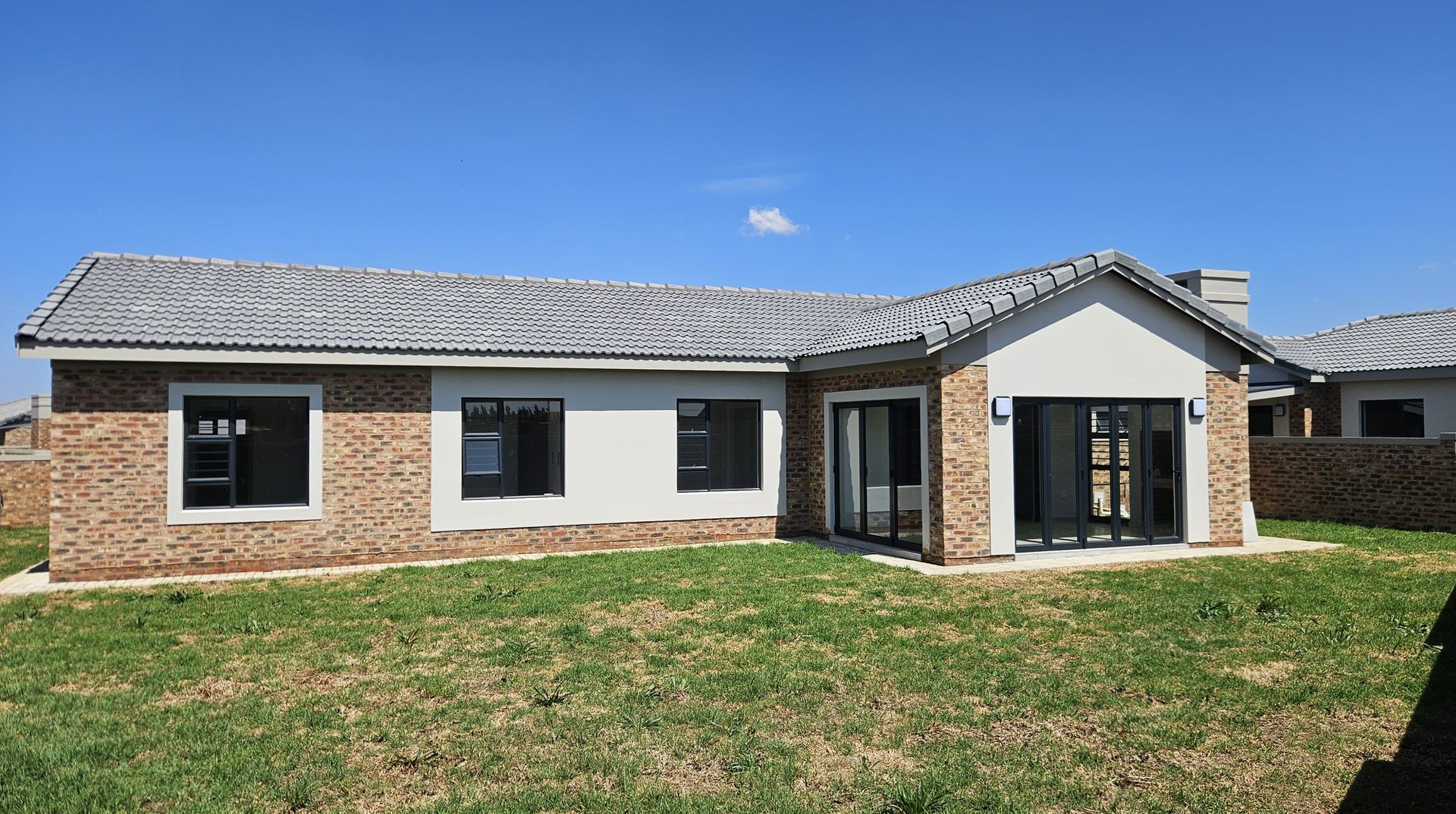 Spacious Smart Home on Large Stand