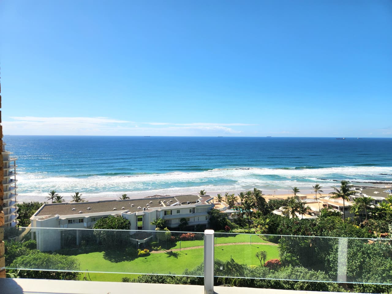 Wake up to the poetic rhythm of the Sea on Lagoon Drive !