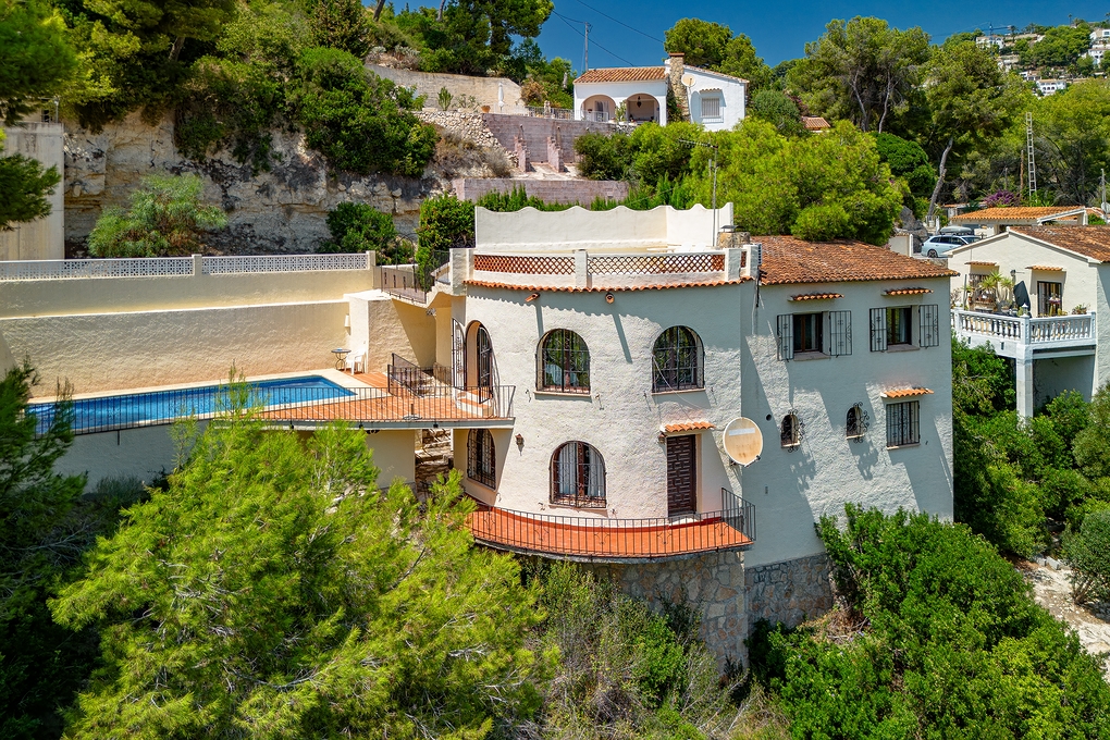 Mediterranean Villa with Renovation Potential